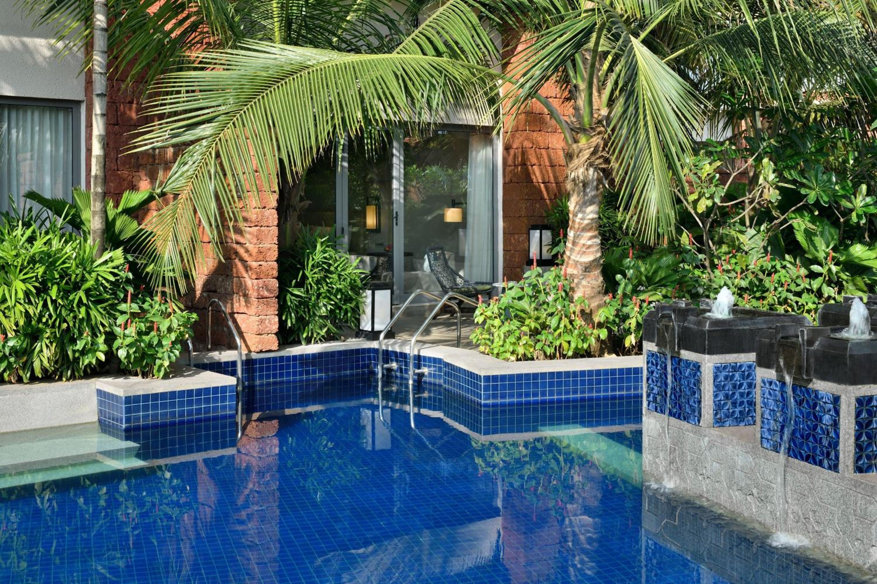 Patio Guest Room, 1 King, Poolside View, Pool Access - Enjoy 90 minutes of complimentary Cocktail hours at Haven between 4 PM to 6 PM, - NR 1000 SPA Credit (Stay between Sunday to Thursday)  - Complimentary beer on arrival and free shuttle to the beach photo 3