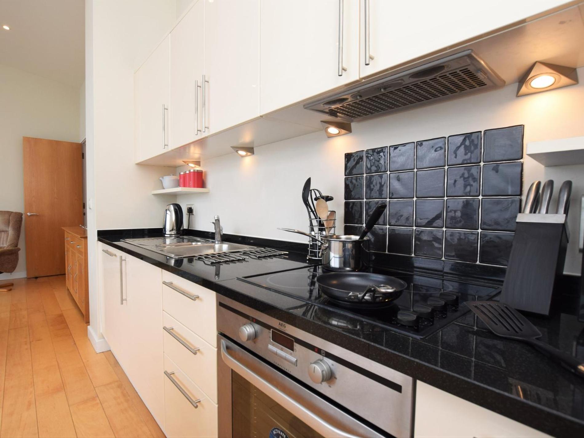 Apartment photo 2