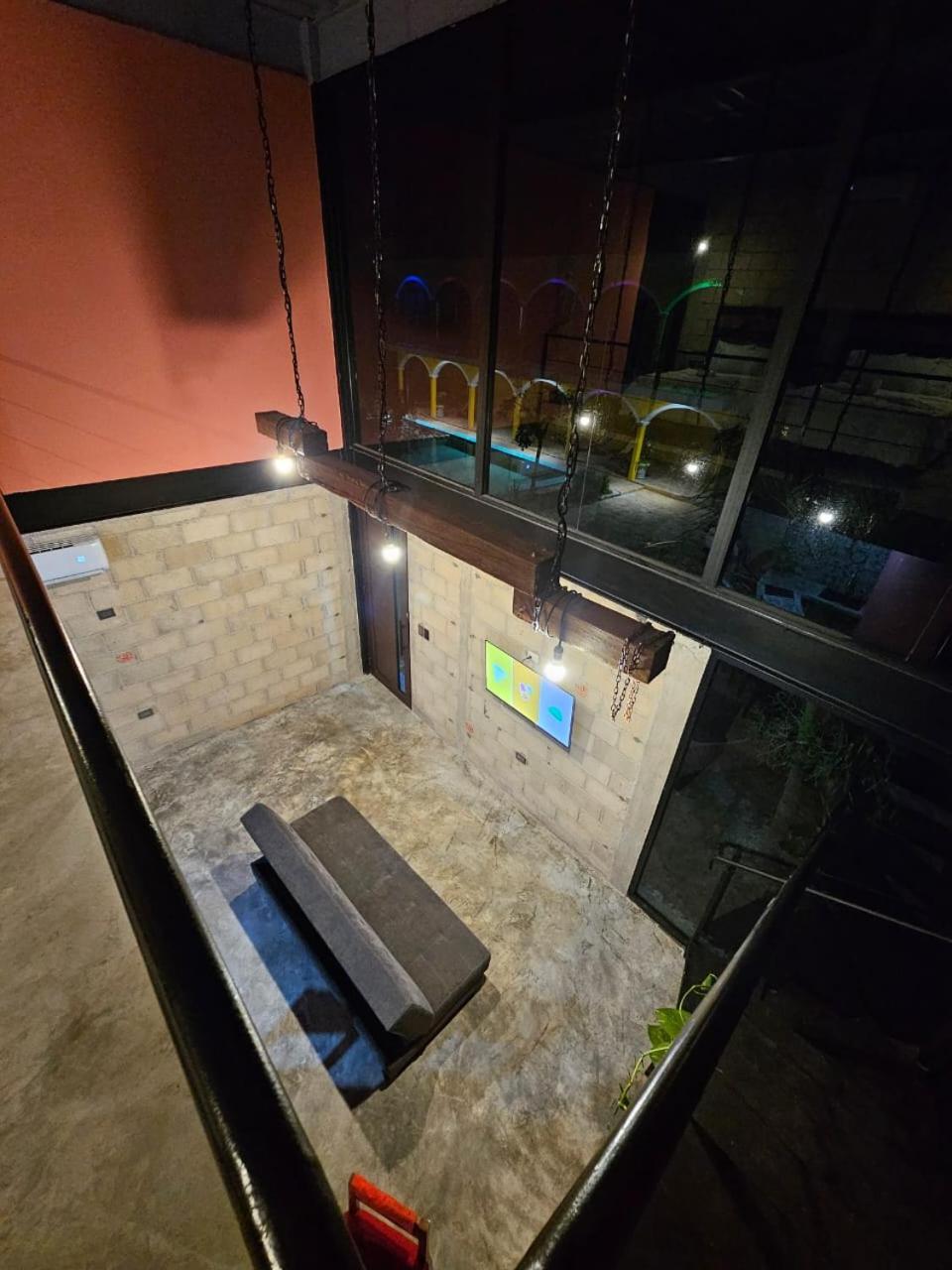 Apartment - Split Level - Photo 1