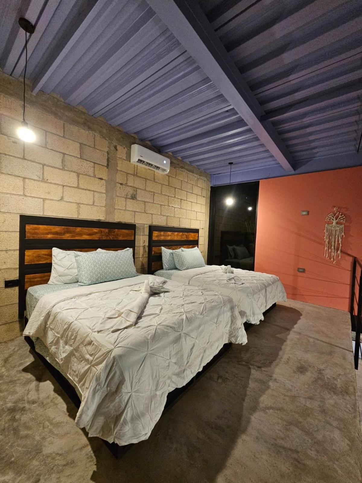 Apartment - Split Level - Photo 2