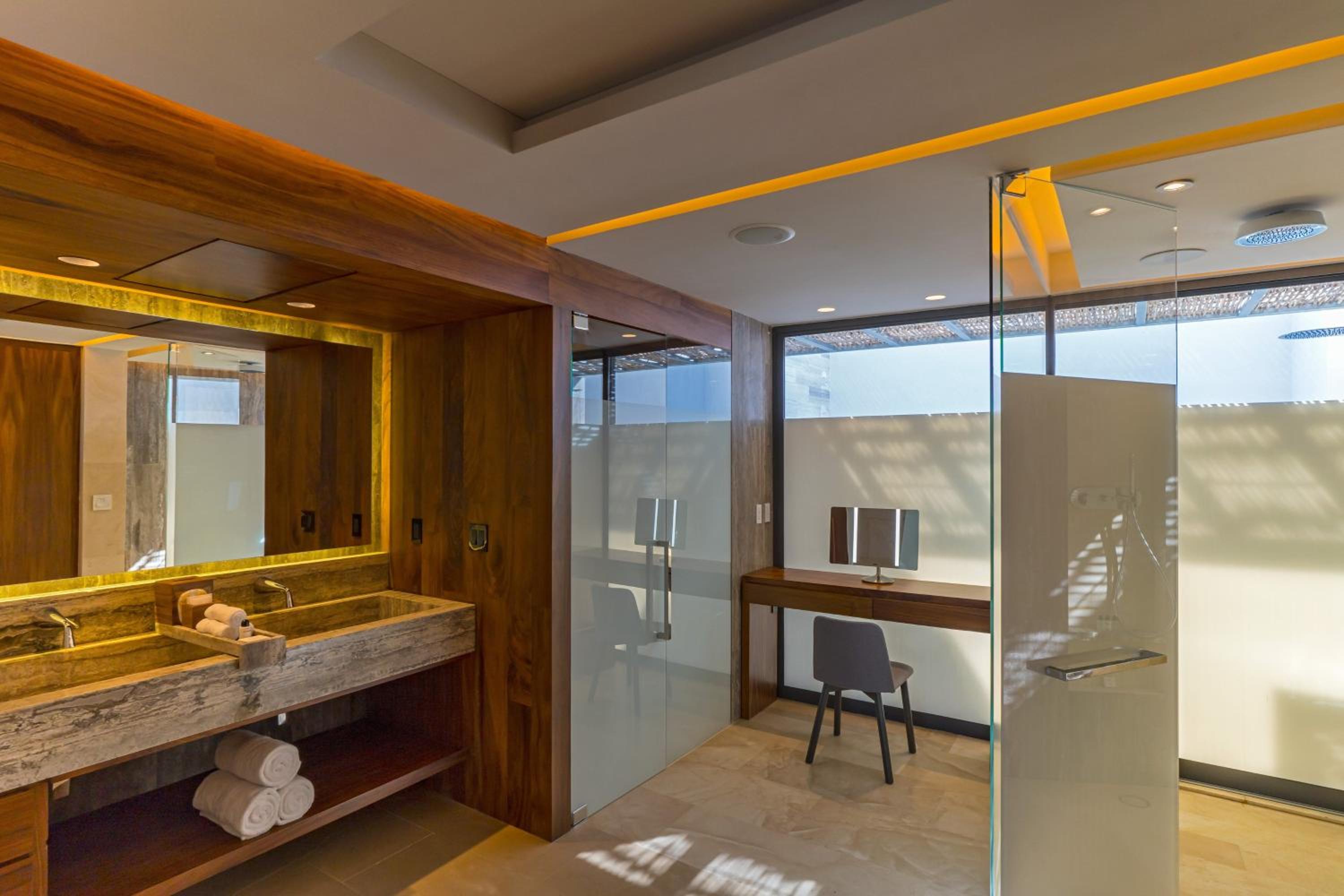 One Bedroom Suite with Plunge Pool (Non Smoking) photo 3