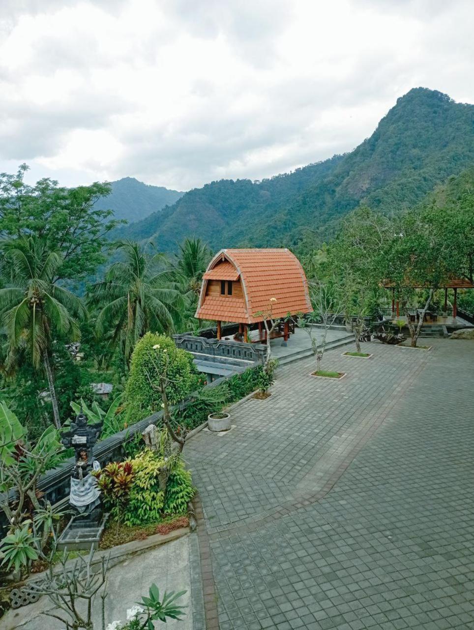 Traditional Balinese Lumbung House with Shared Toilet - Photo 38