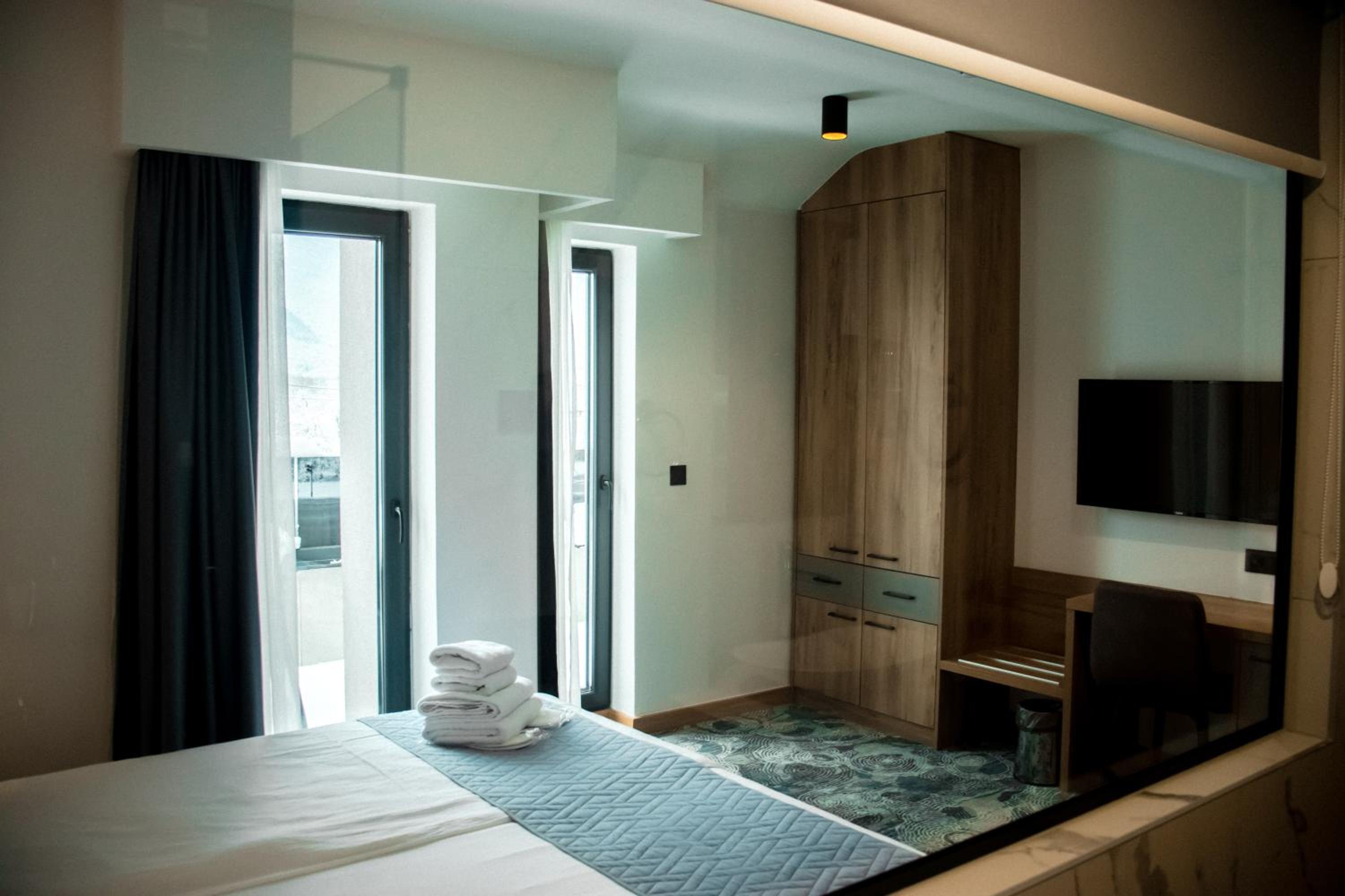 Deluxe Double Room with Balcony photo 1