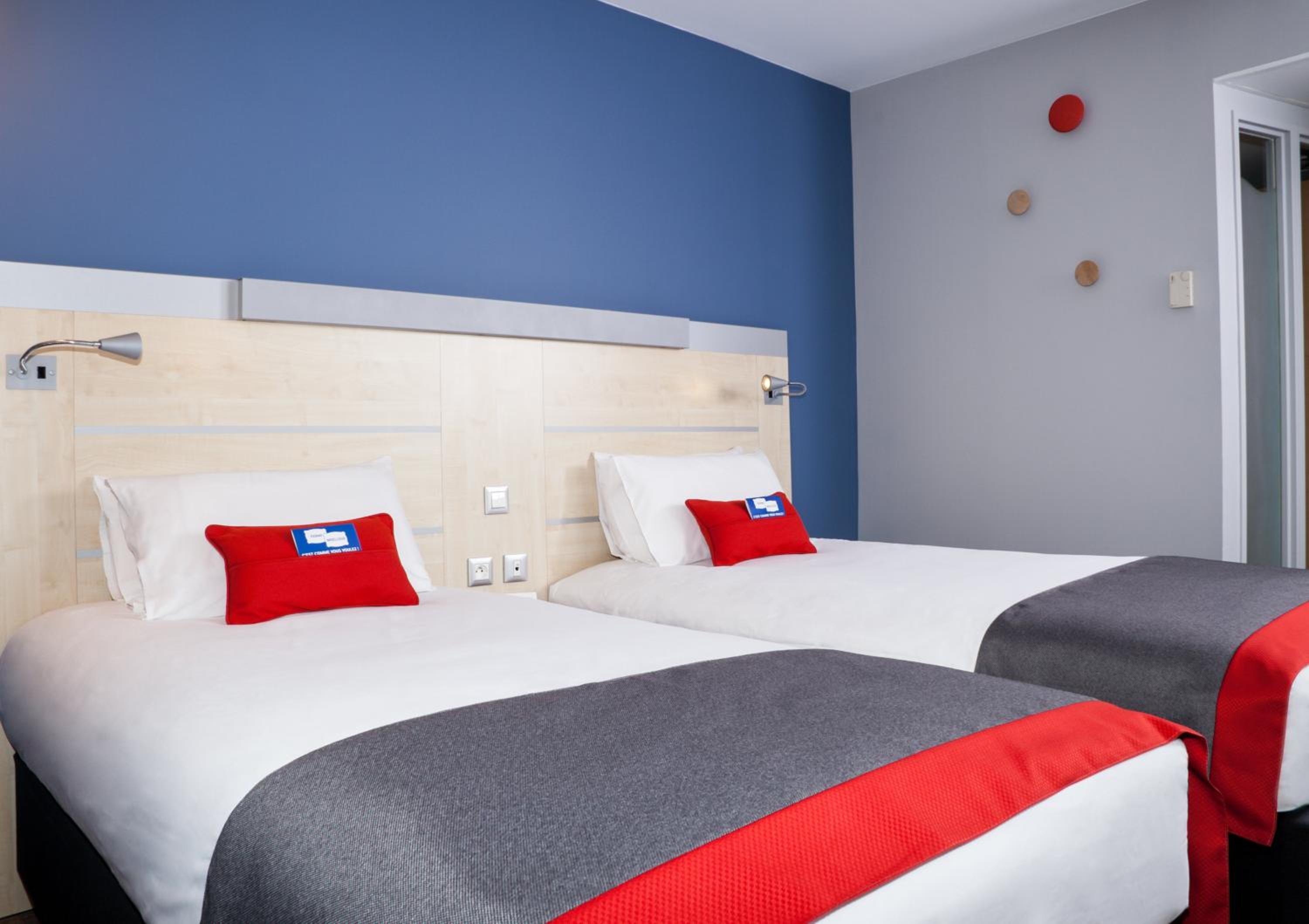 Standard Twin Room with Free Breakfast - Photo 2