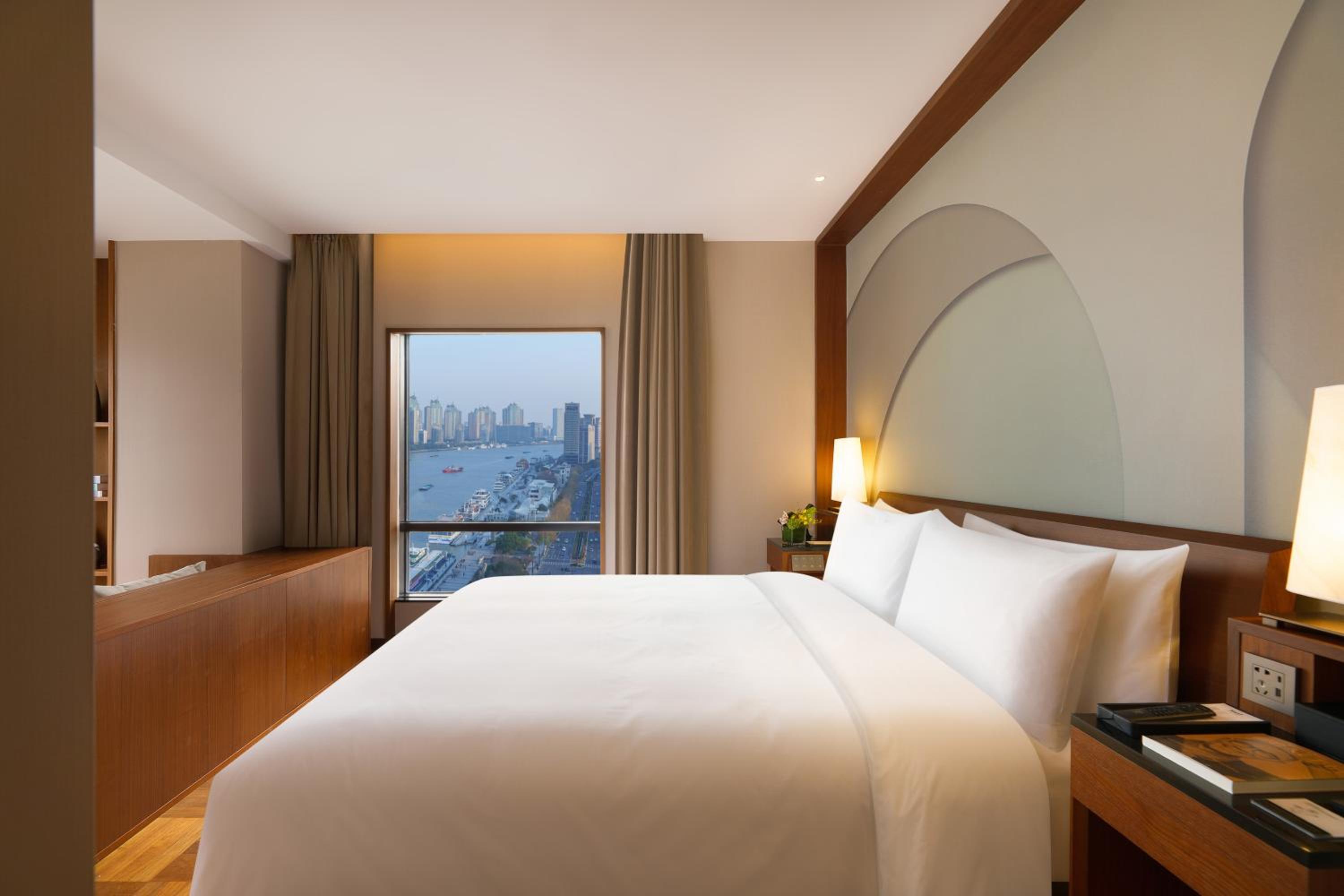 Shanghai Suite with River View photo 1