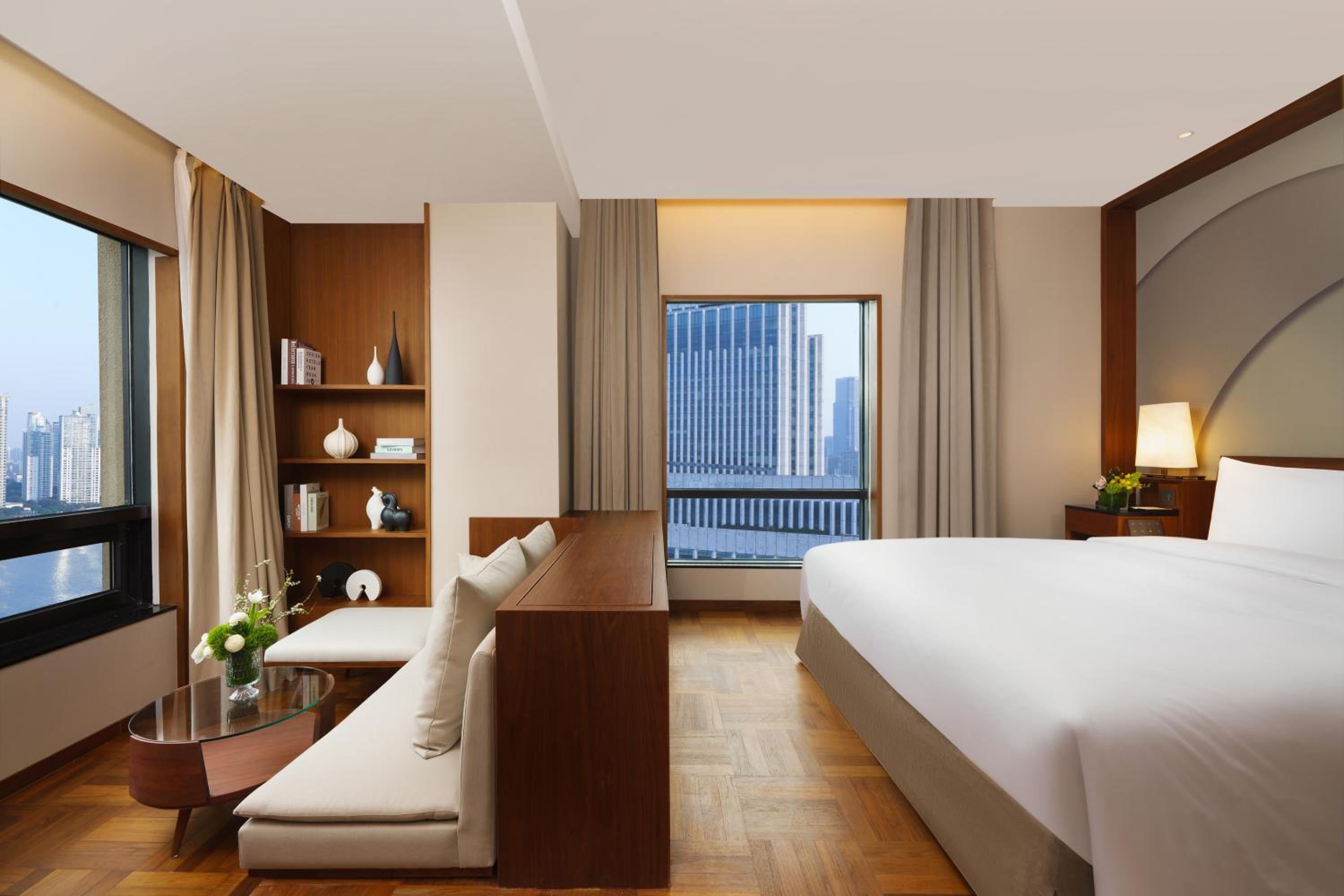 Shanghai Suite with River View photo 2