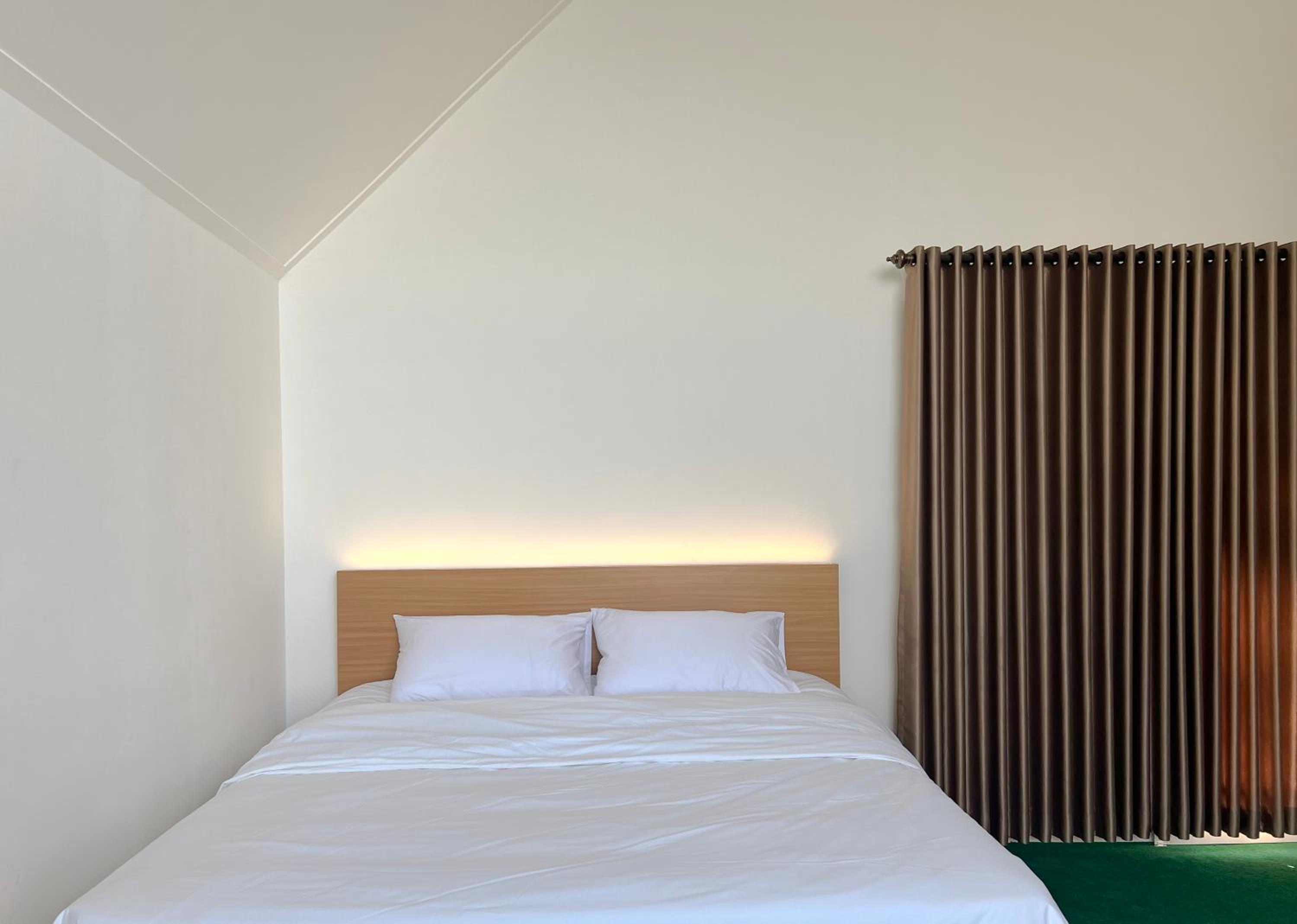 Deluxe Double Room with Balcony photo 2