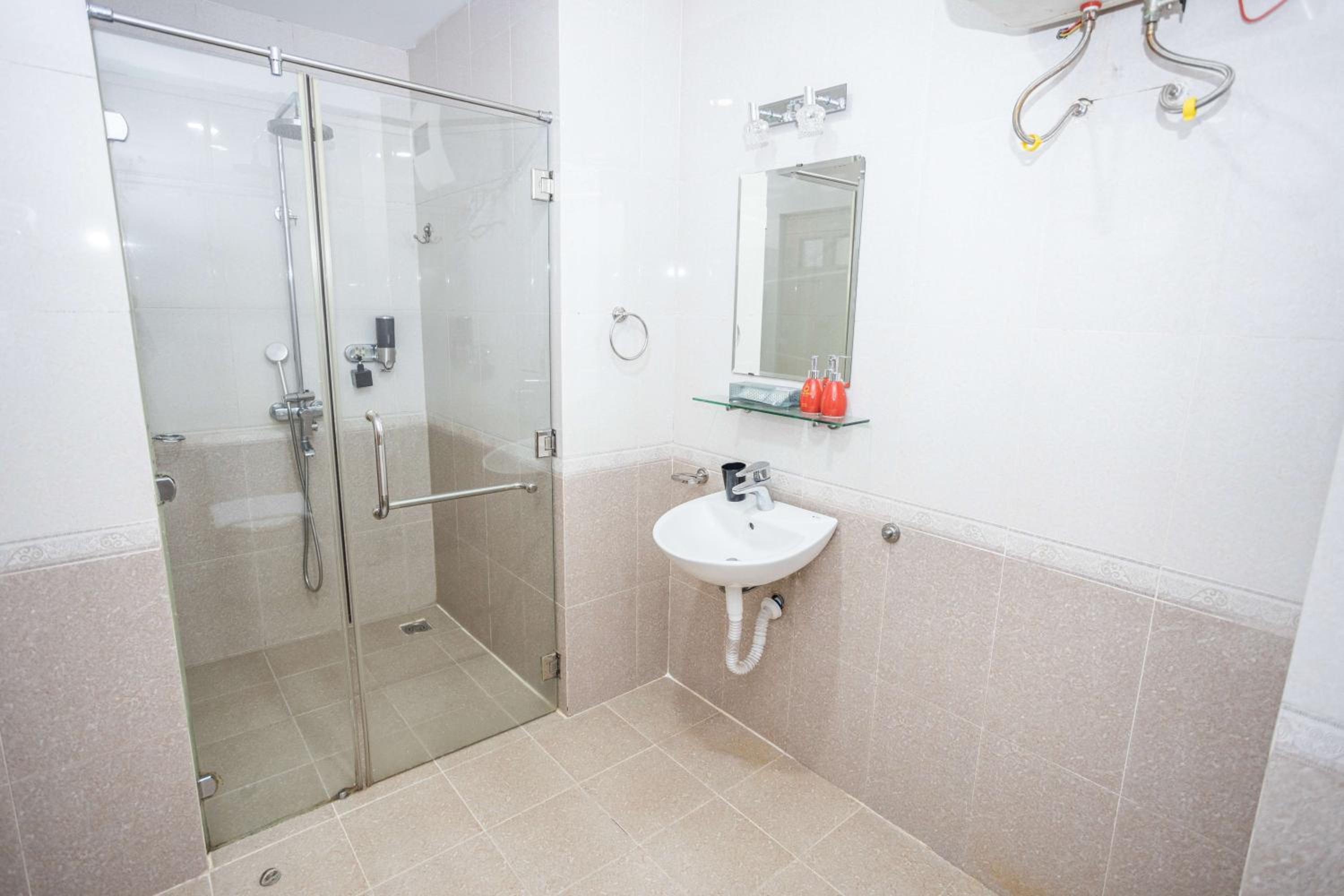 Deluxe Double Room with Balcony - Photo 6