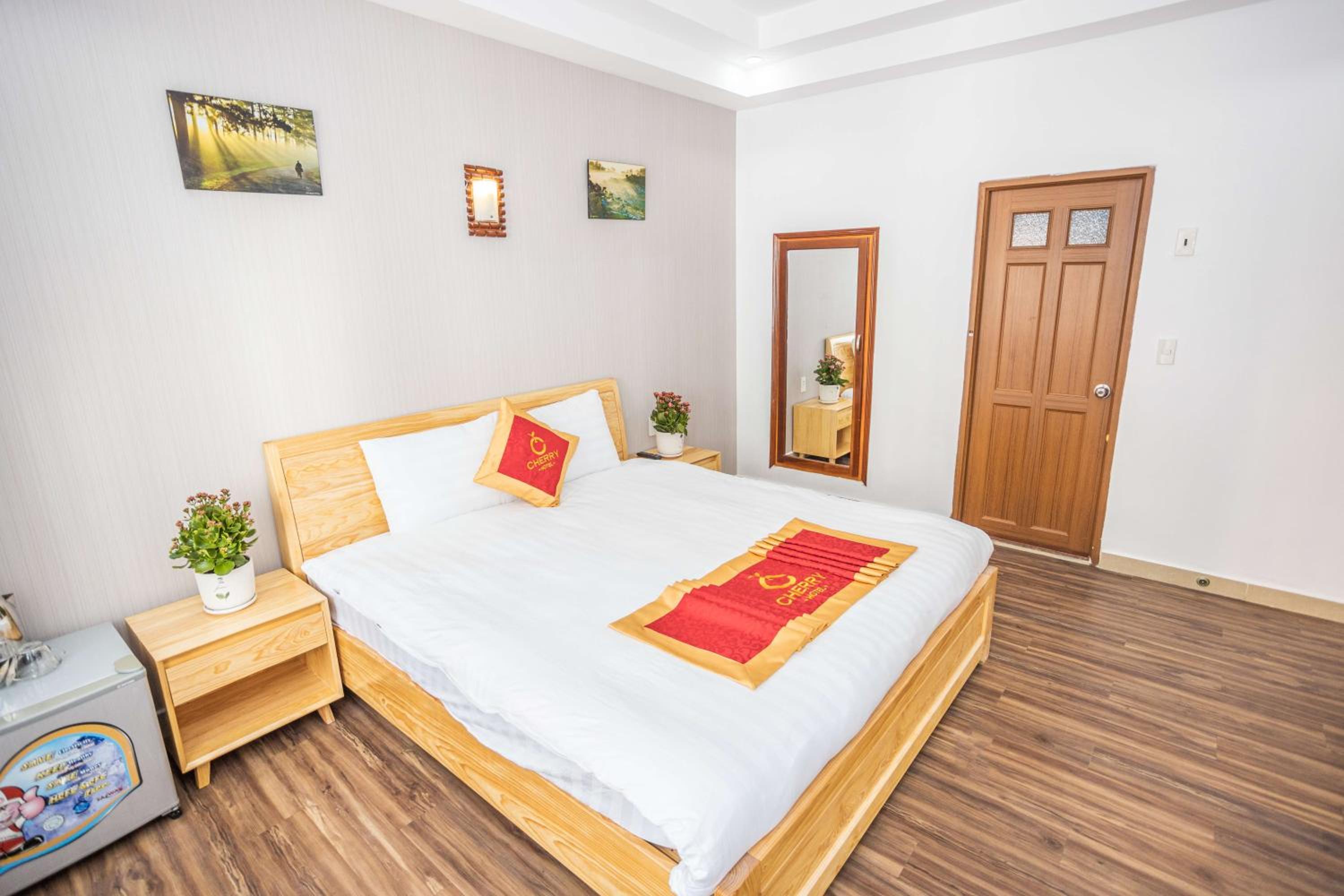 Deluxe Double Room with Balcony - Photo 5