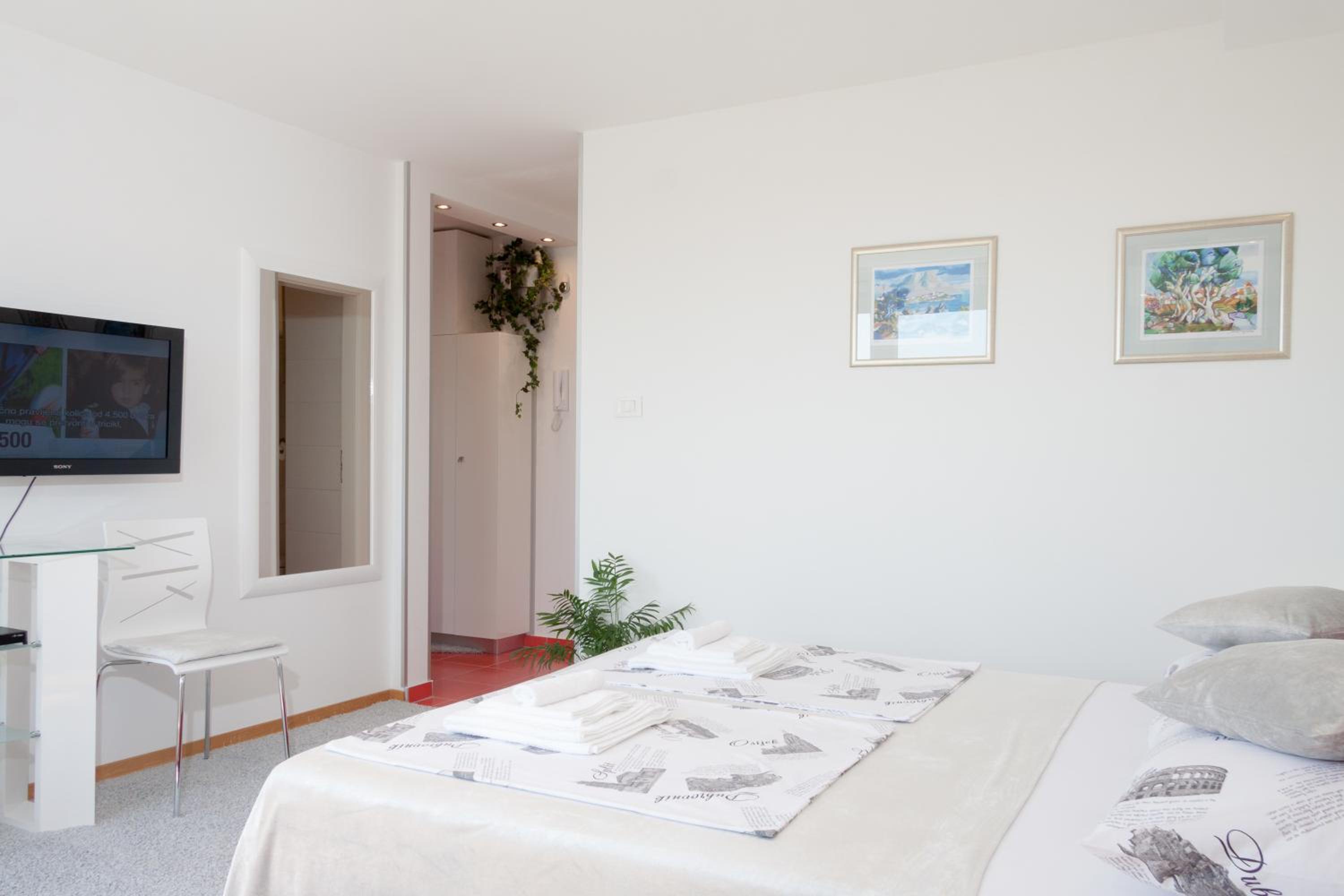 One-Bedroom Apartment with Terrace