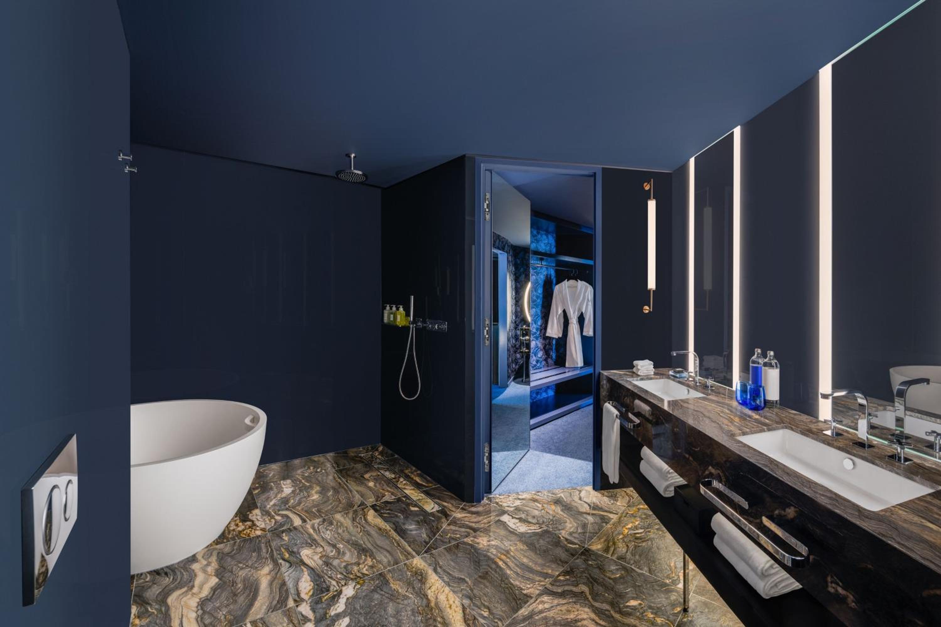 Penthouse II, 1 Bedroom Suite, 1 King, Darling Harbor view thumbnail 5