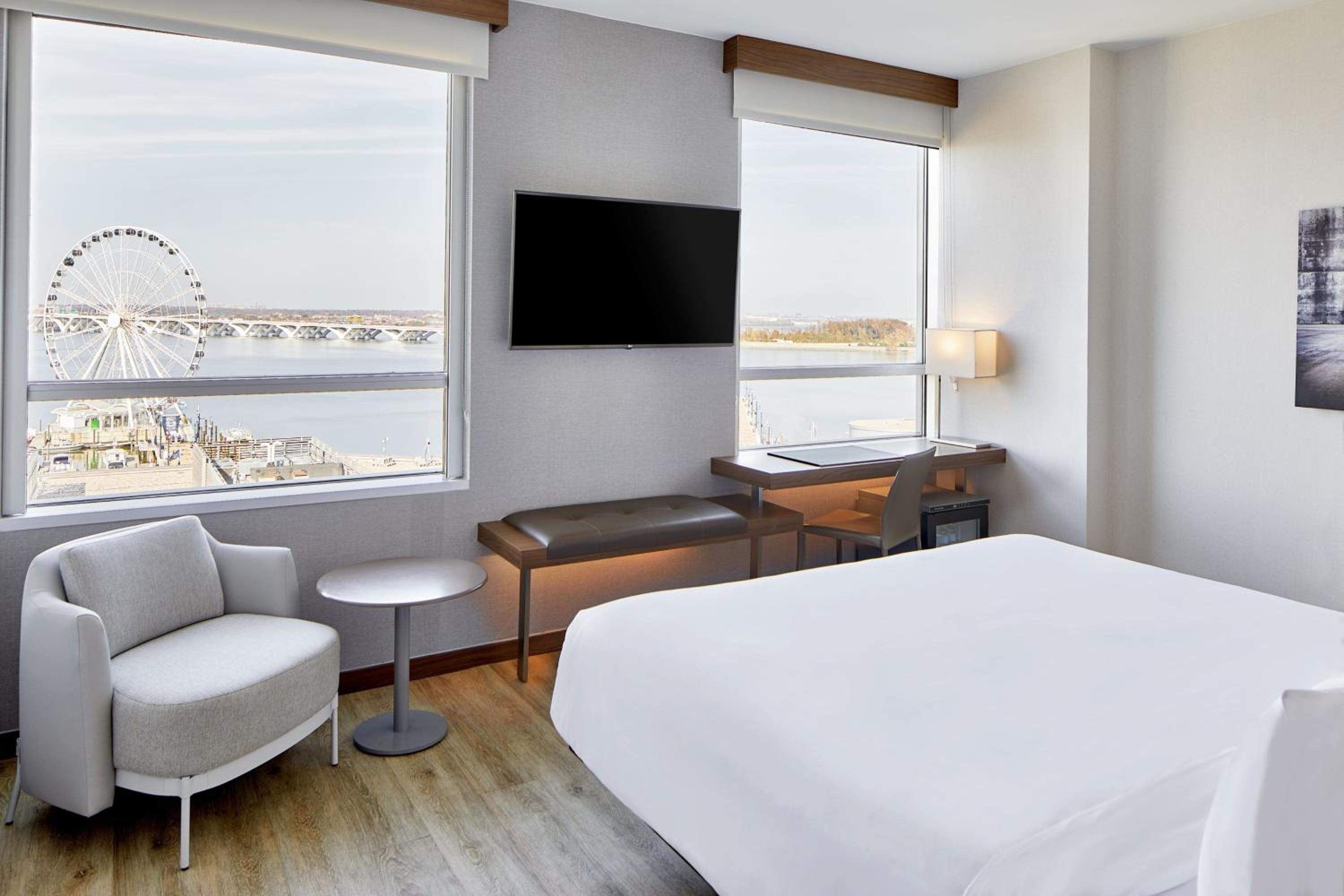 One-Bedroom King Suite with River View - Photo 1