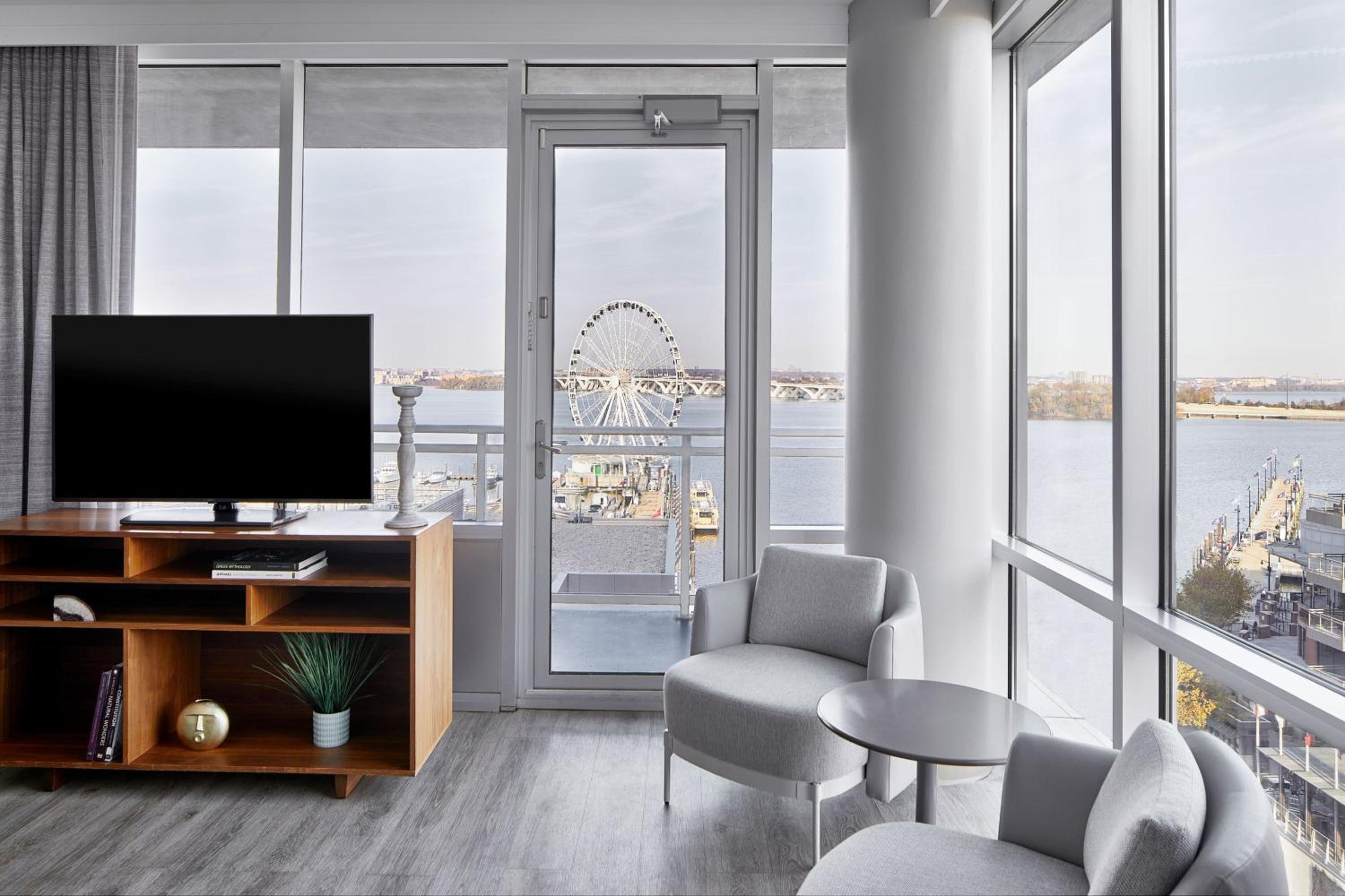 One-Bedroom King Suite with River View - Photo 10