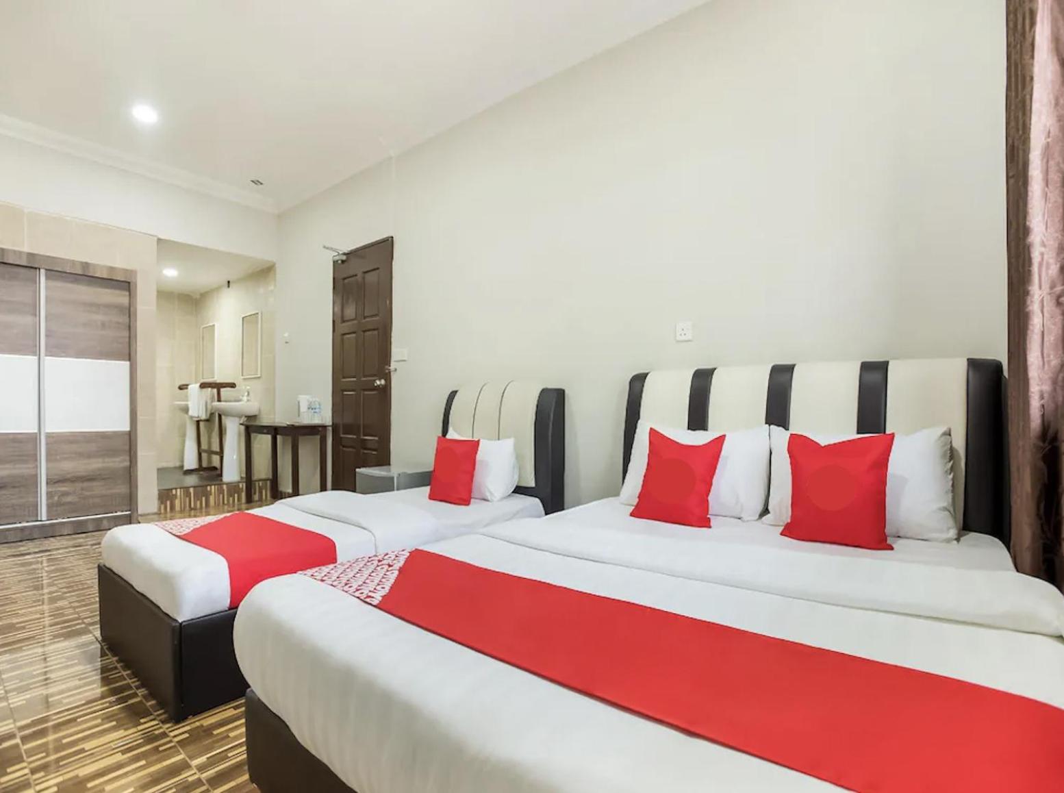 Deluxe Family Room - Photo 2