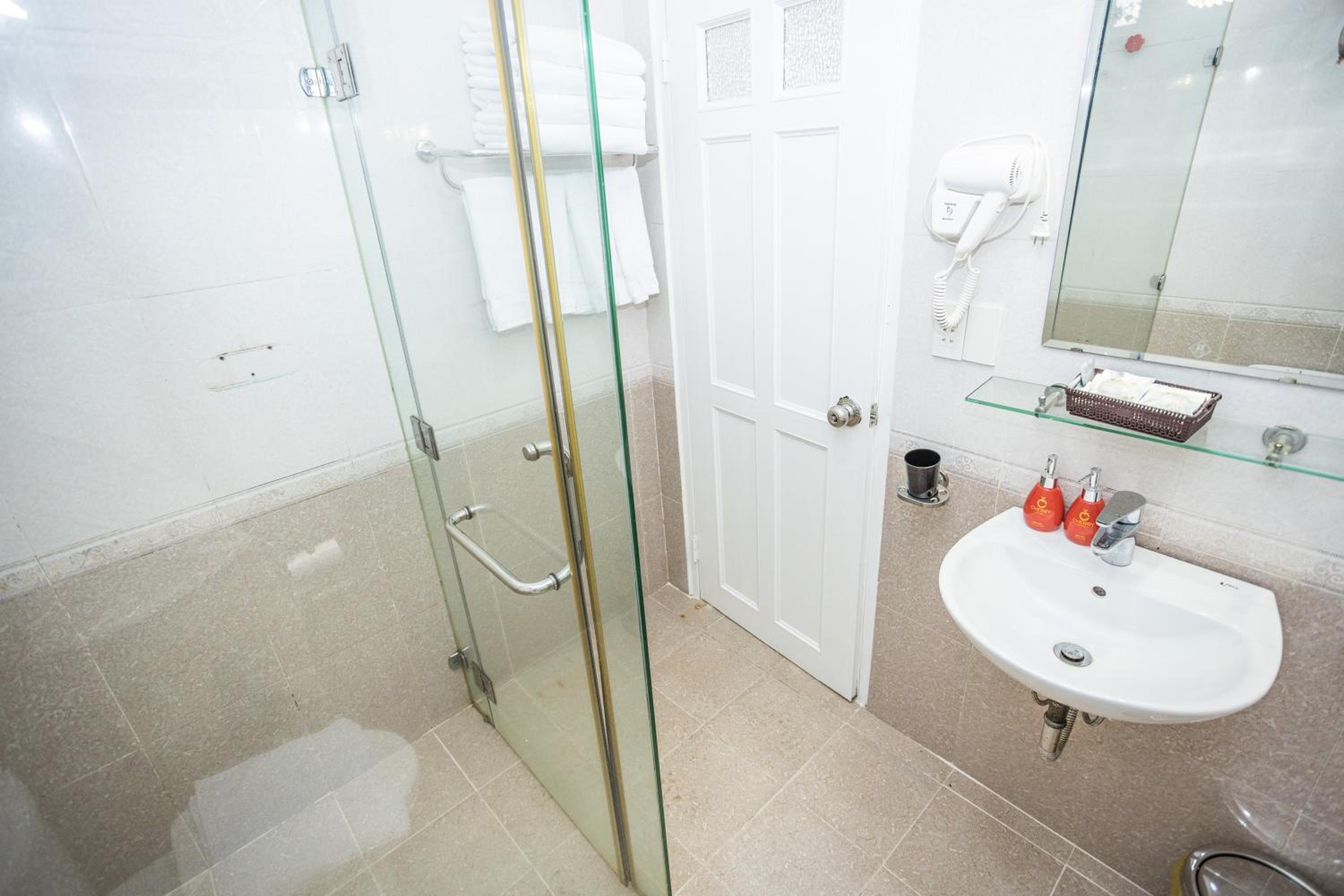 Deluxe Double Room with Balcony - Photo 12