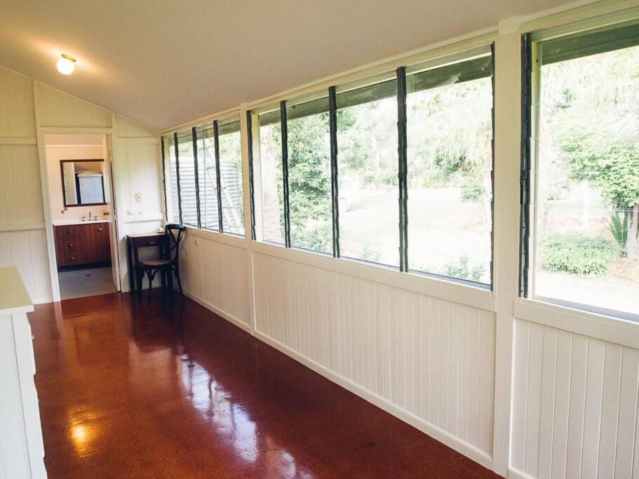 Six-Bedroom House photo 2