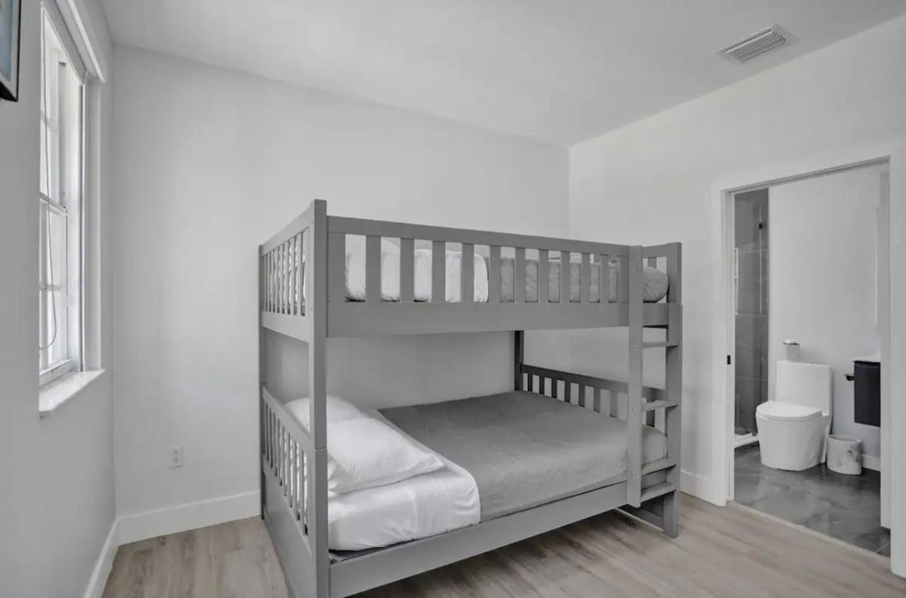 One-Bedroom House photo 1