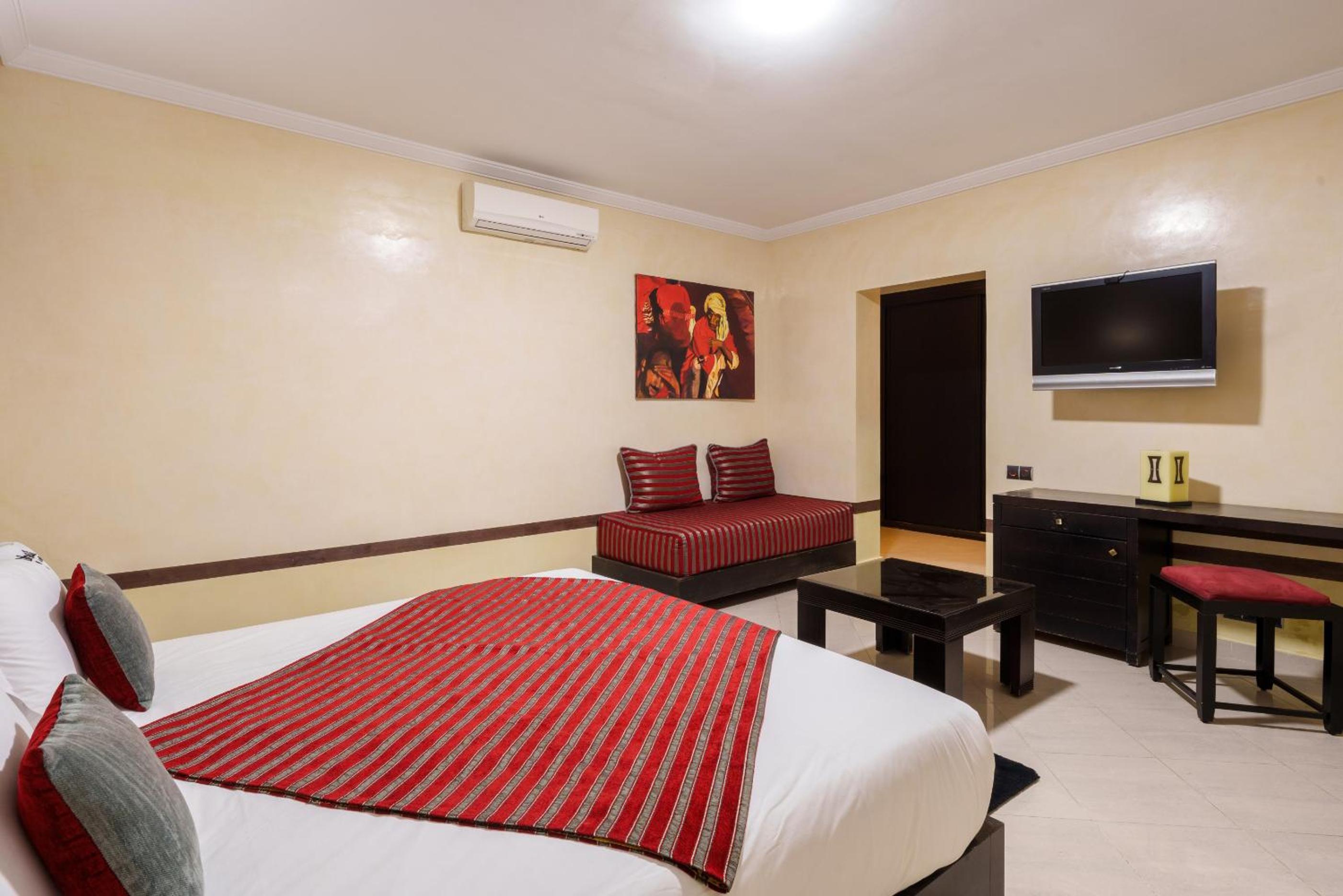 Double or Twin Room with Private External Bathroom - Photo 13