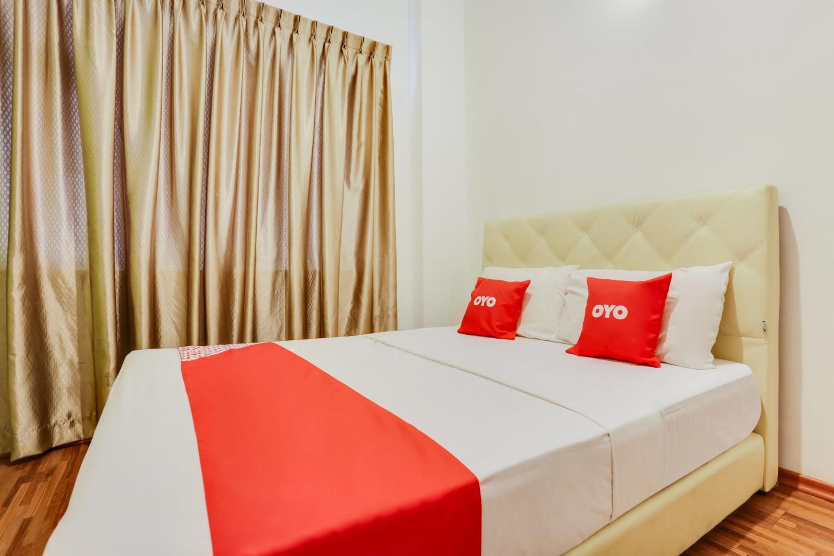 Deluxe Queen Room - Photo 2
