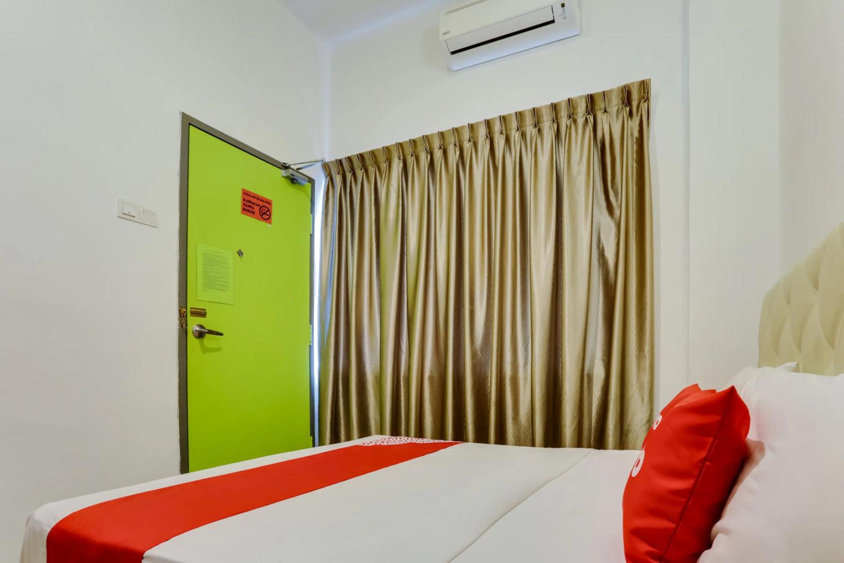 Deluxe Queen Room - Photo 3
