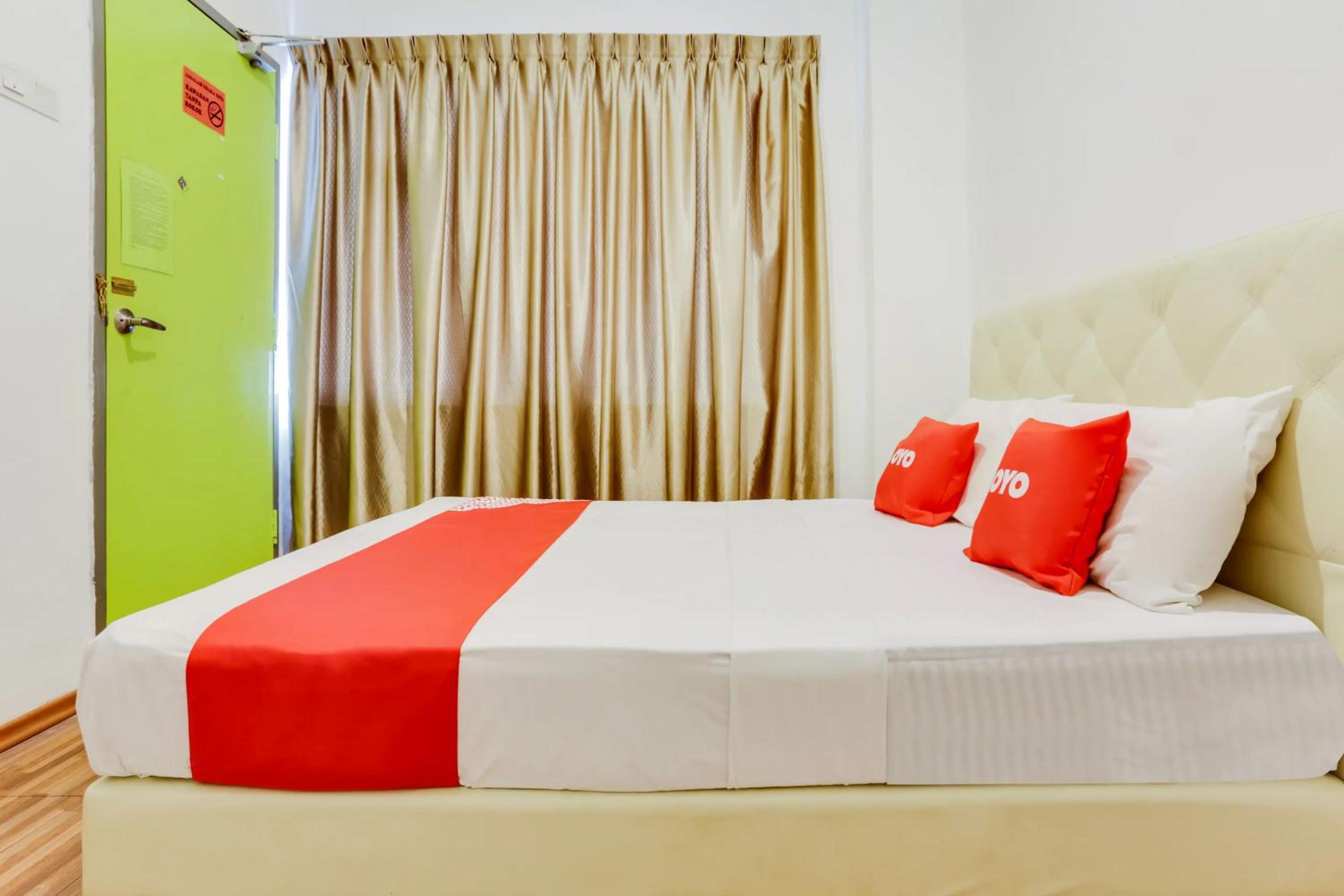 Deluxe Queen Room - Photo 4
