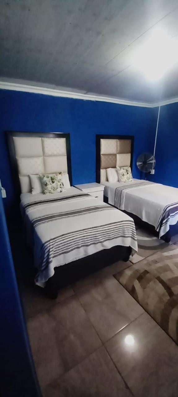 Twin Room with Private Bathroom photo 1