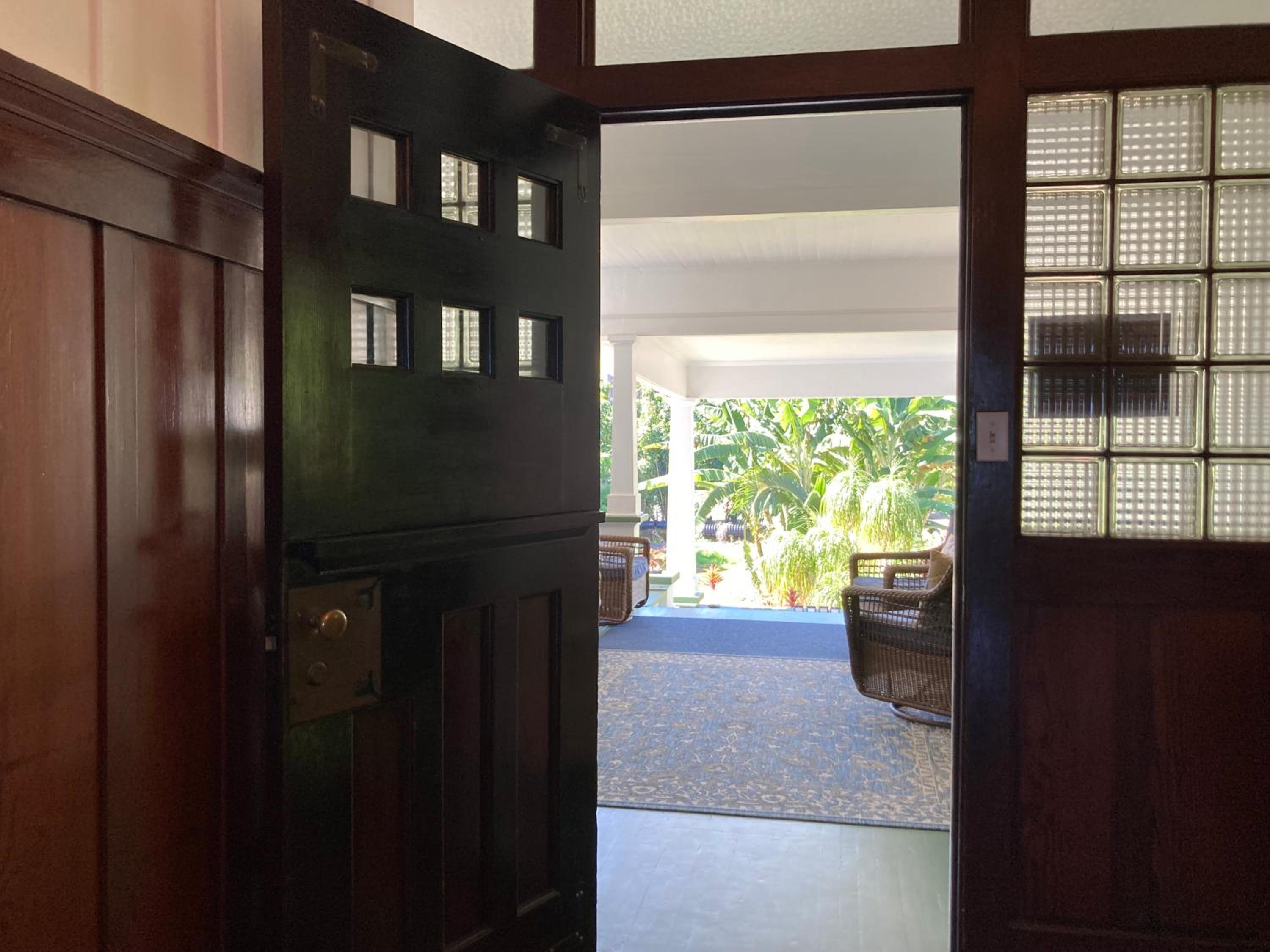 Queen Suite with Garden and Partial Bay View