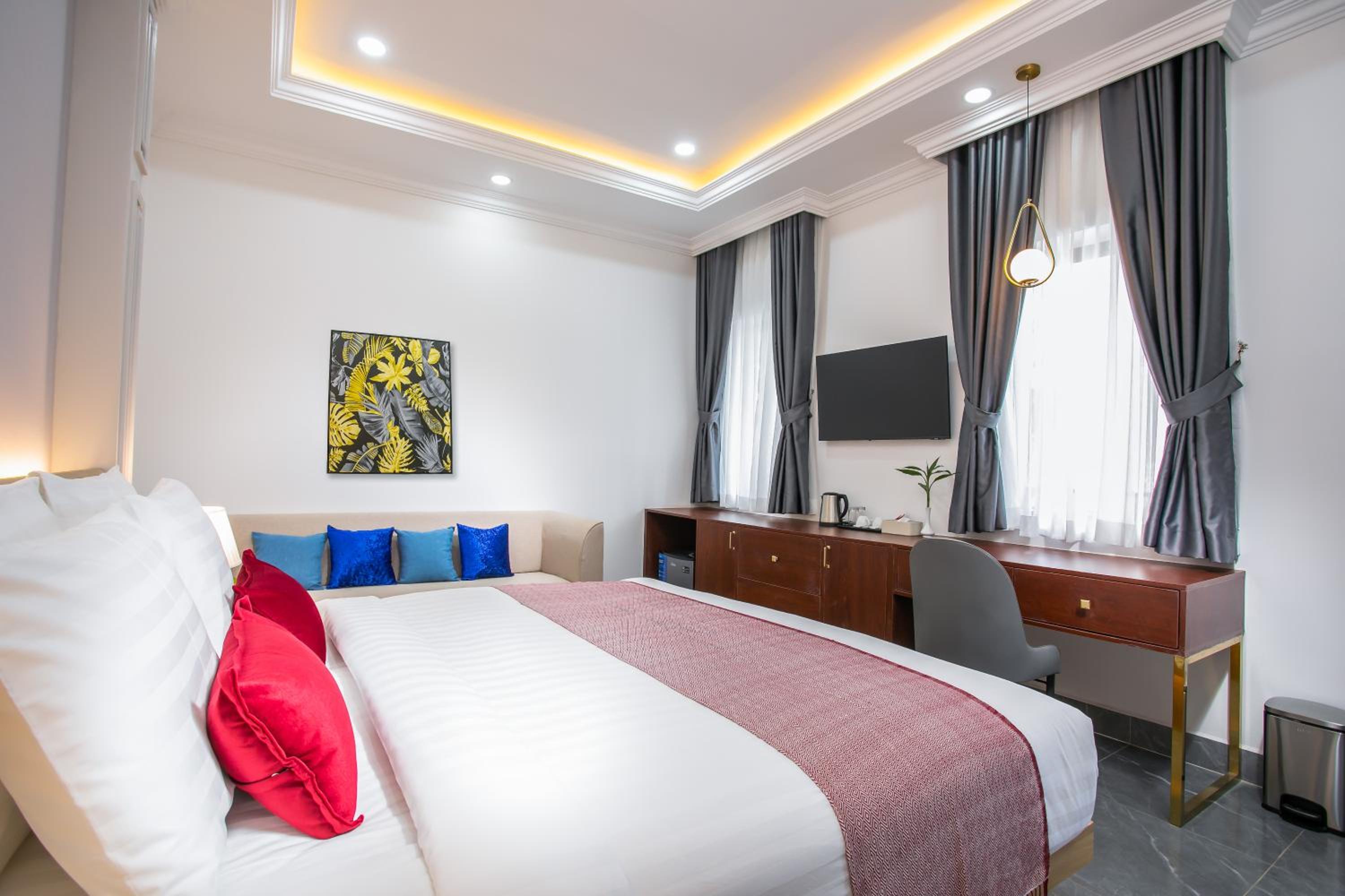 Deluxe King Room - Photo 6