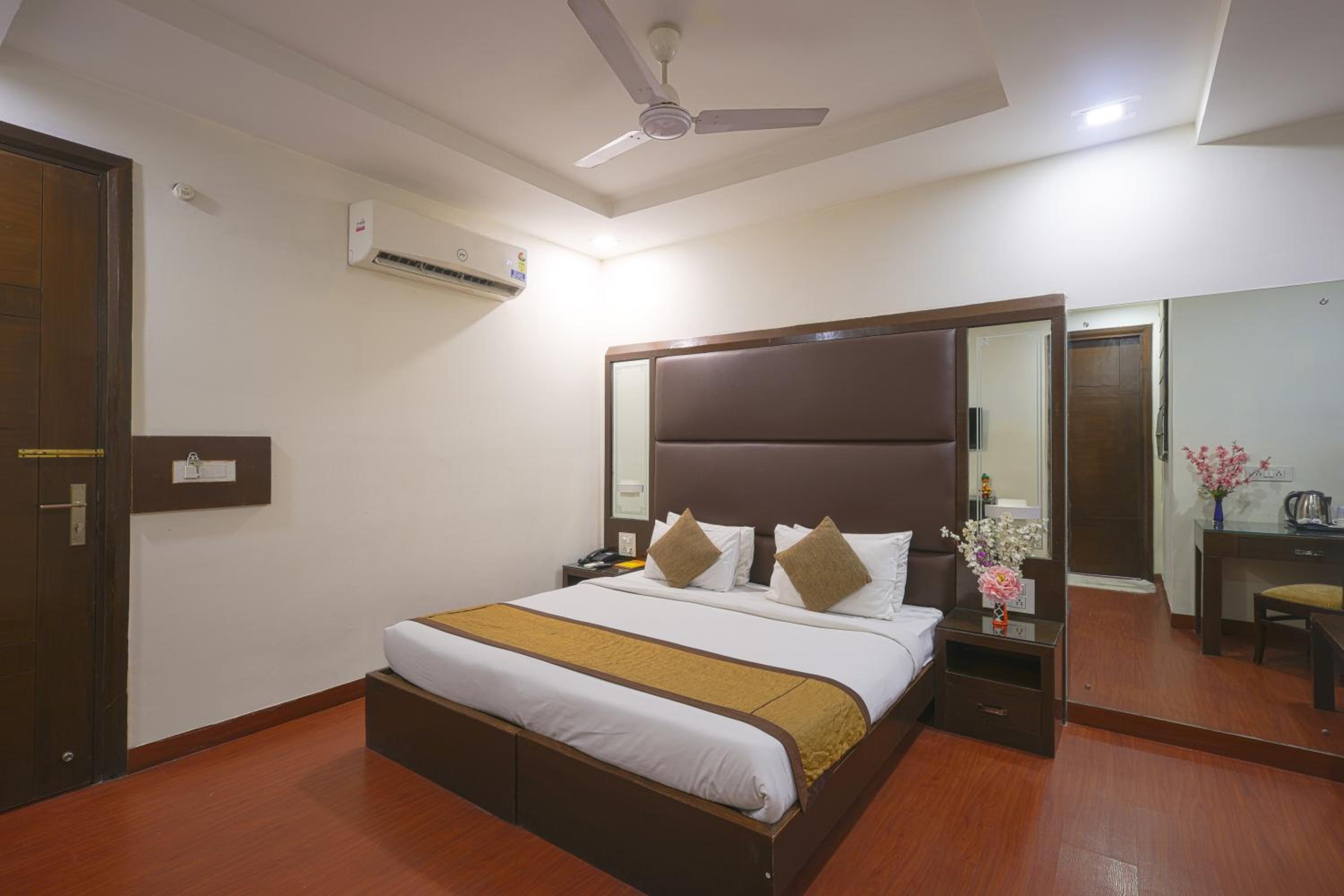 Deluxe Double or Twin Room photo 3