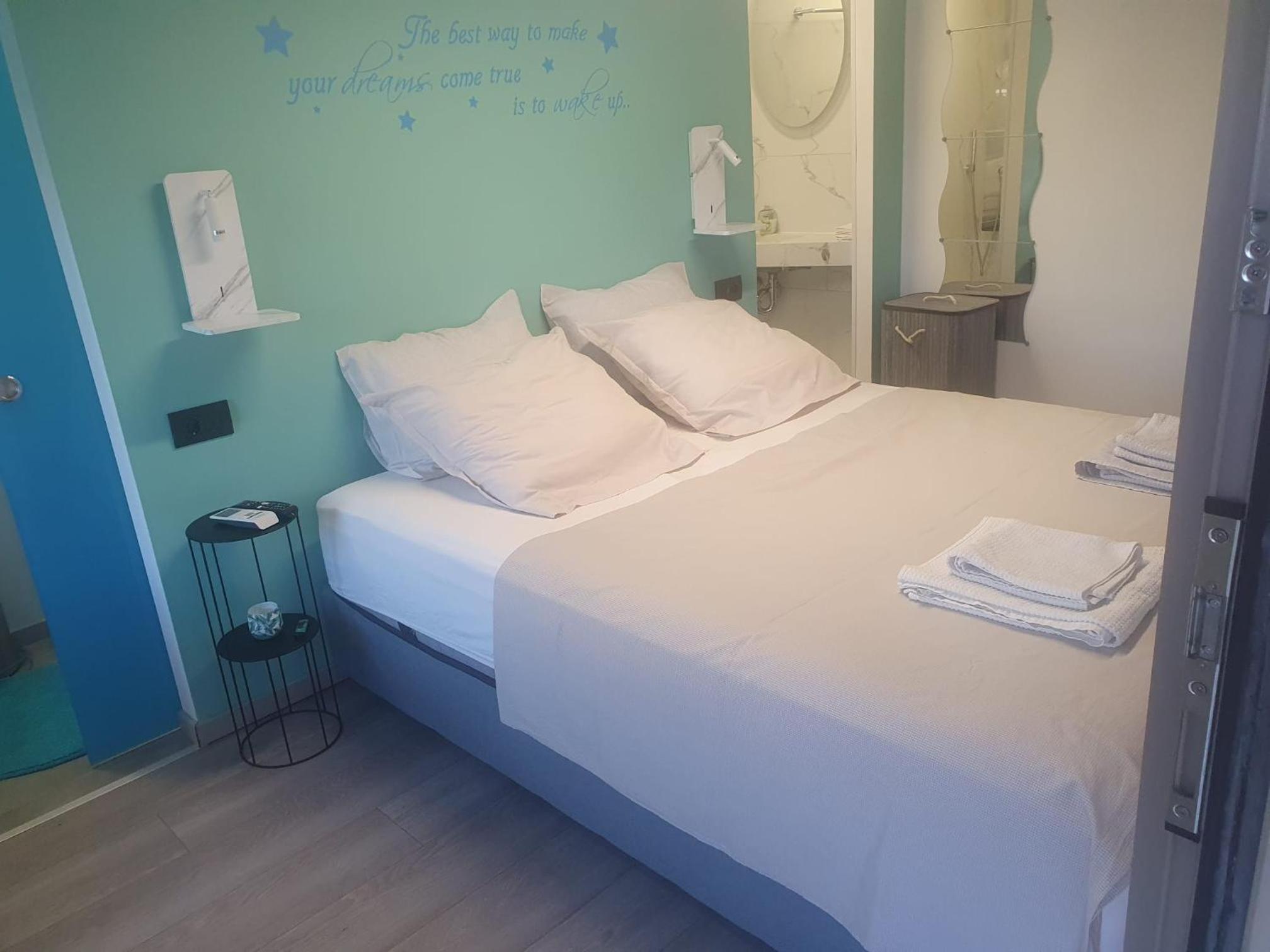 Double Room with Private Bathroom photo 1