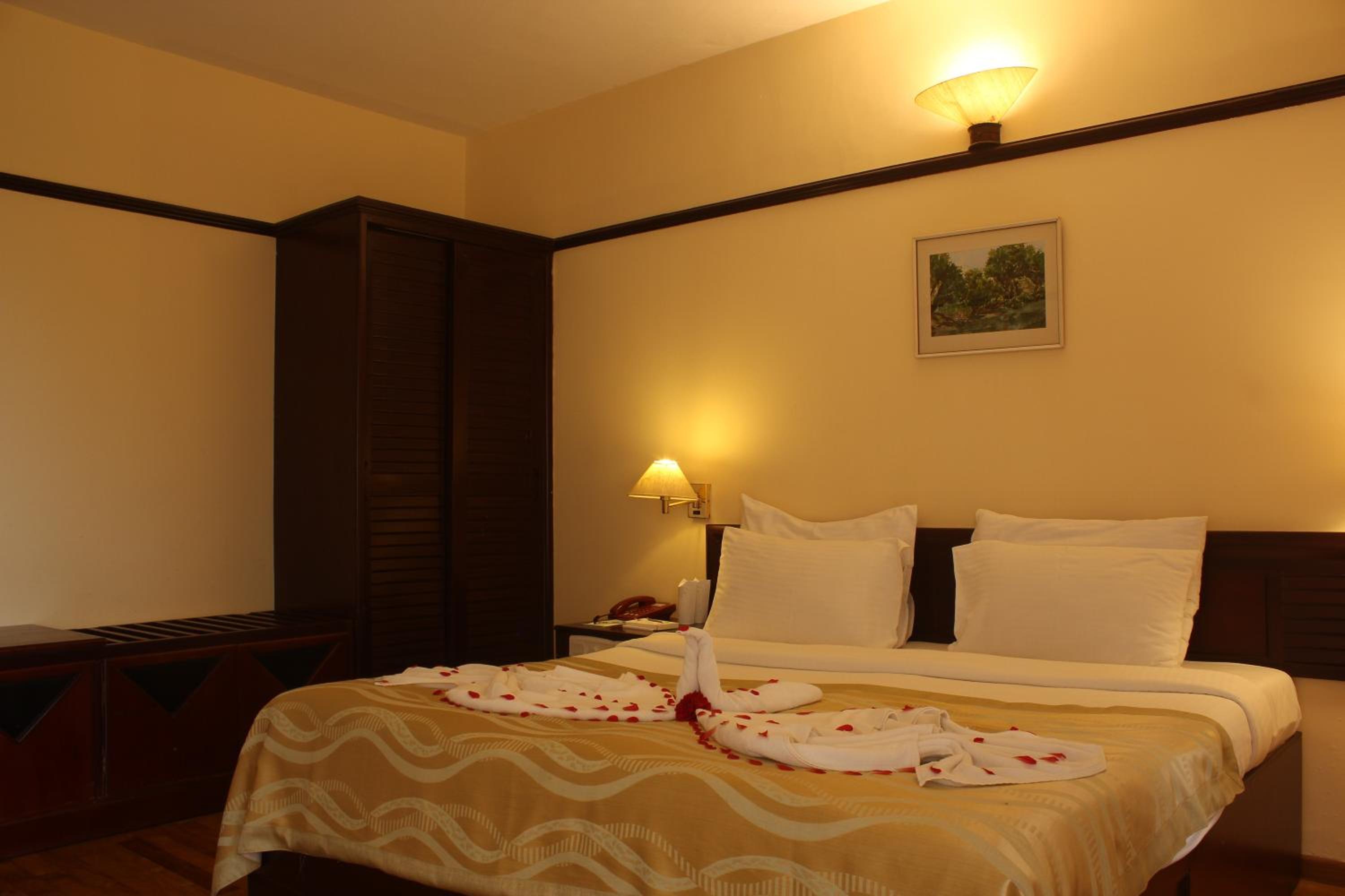 Deluxe Double Room with Balcony - Photo 4