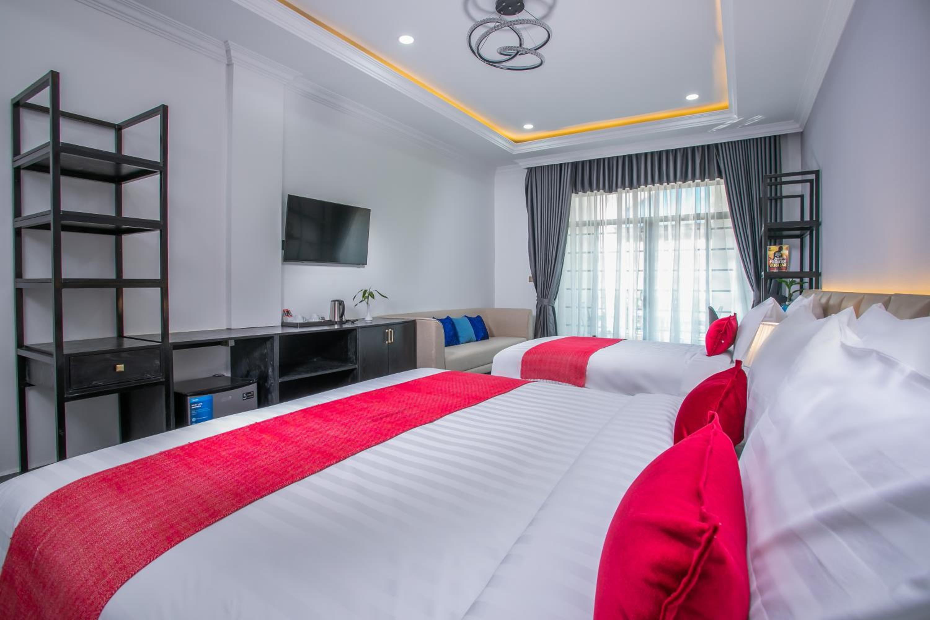 Deluxe Family Suite - Photo 6