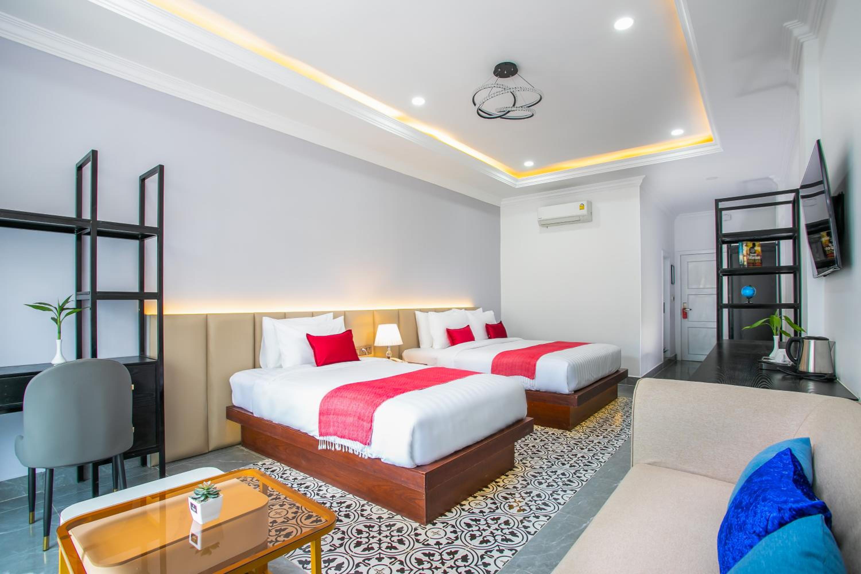 Deluxe Family Suite - Photo 4