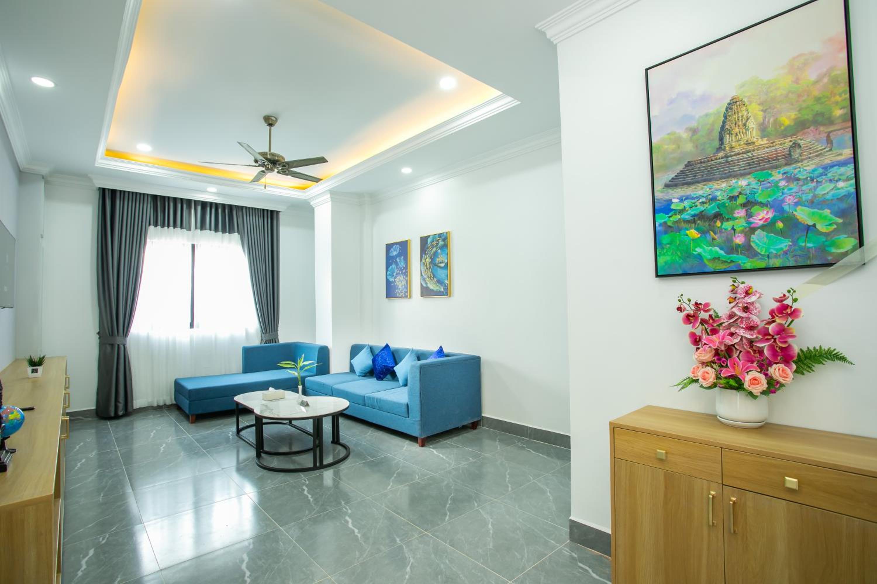 Executive Suite - Photo 3