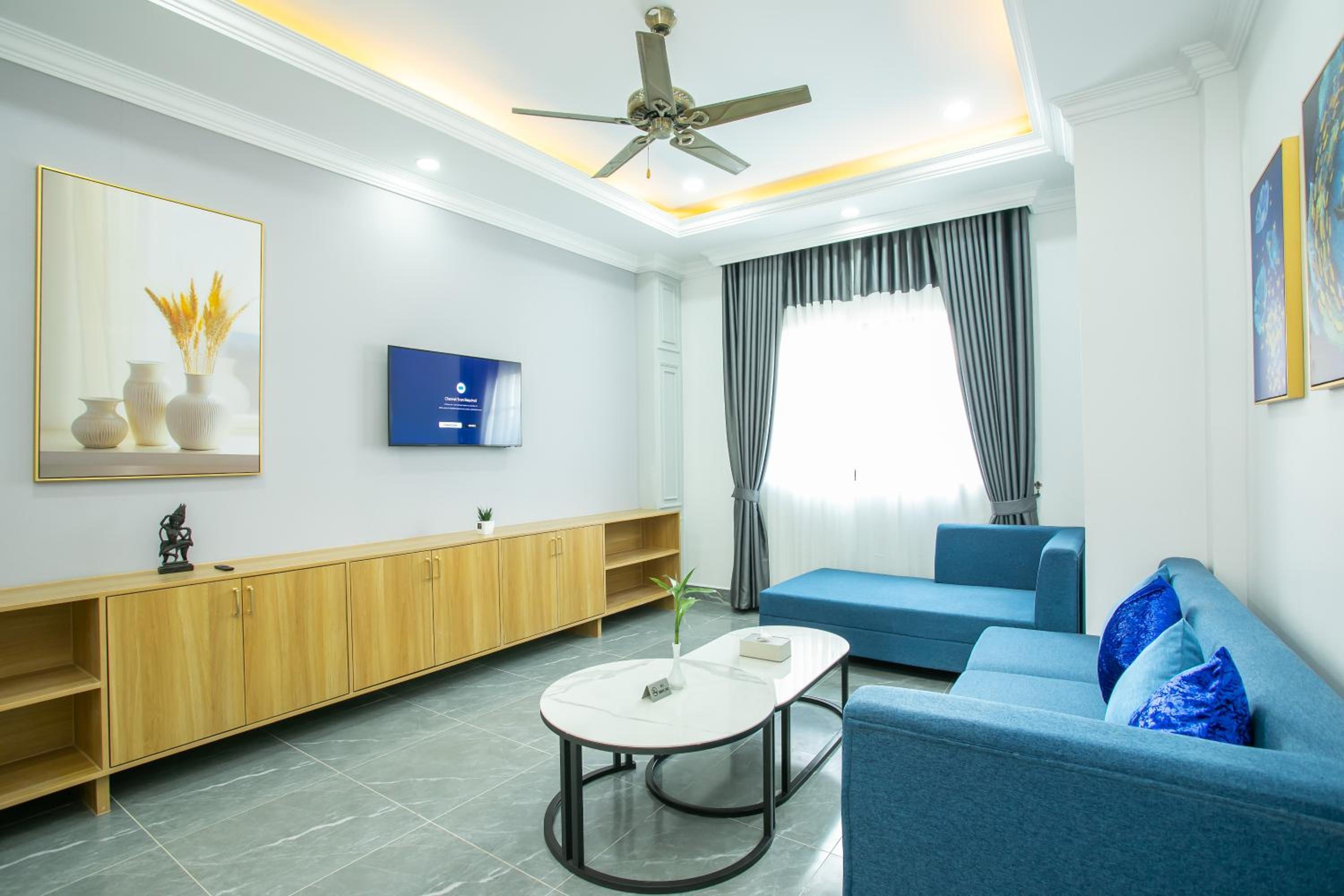 Executive Suite - Photo 13