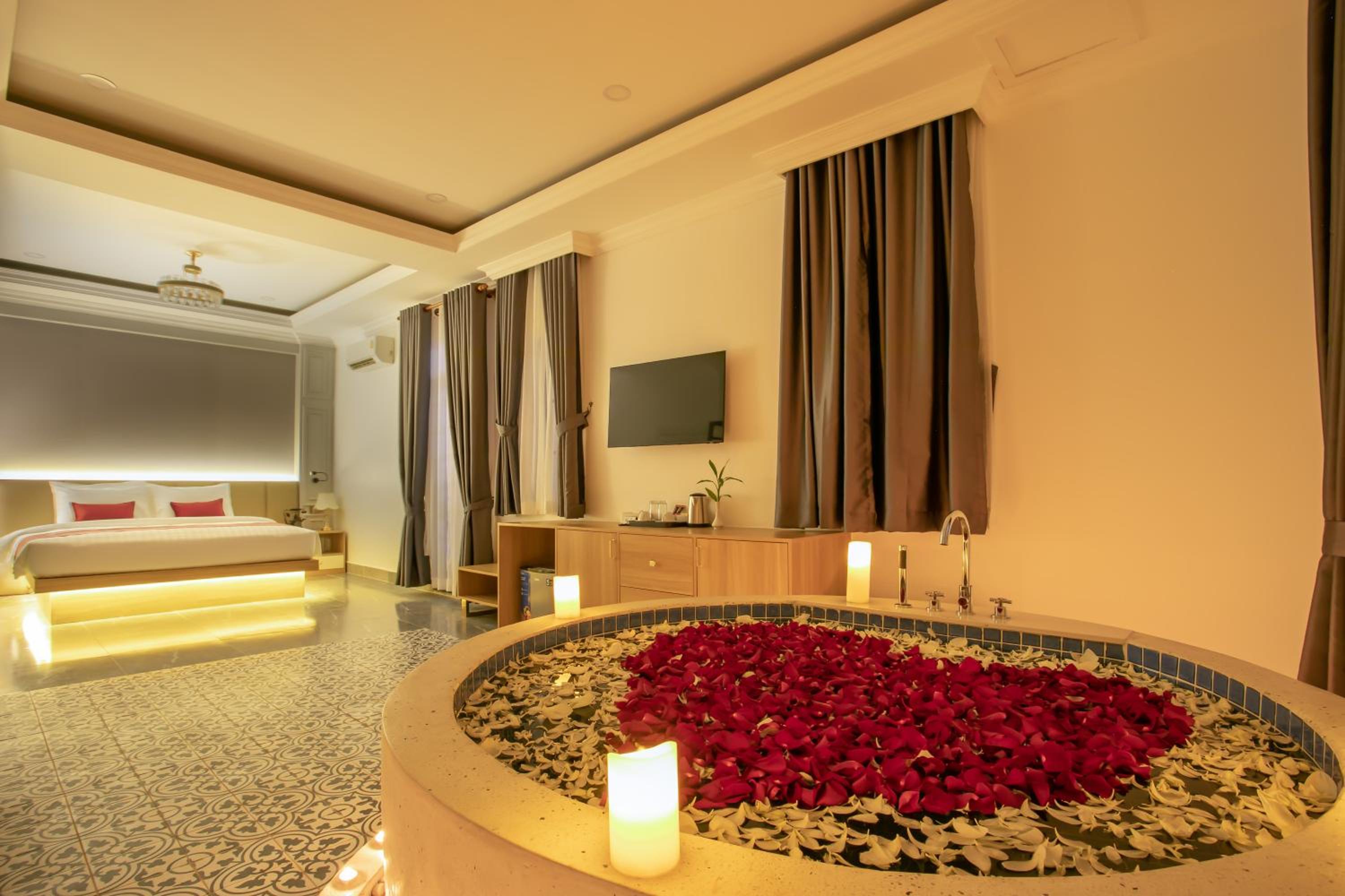 Executive Suite - Photo 10