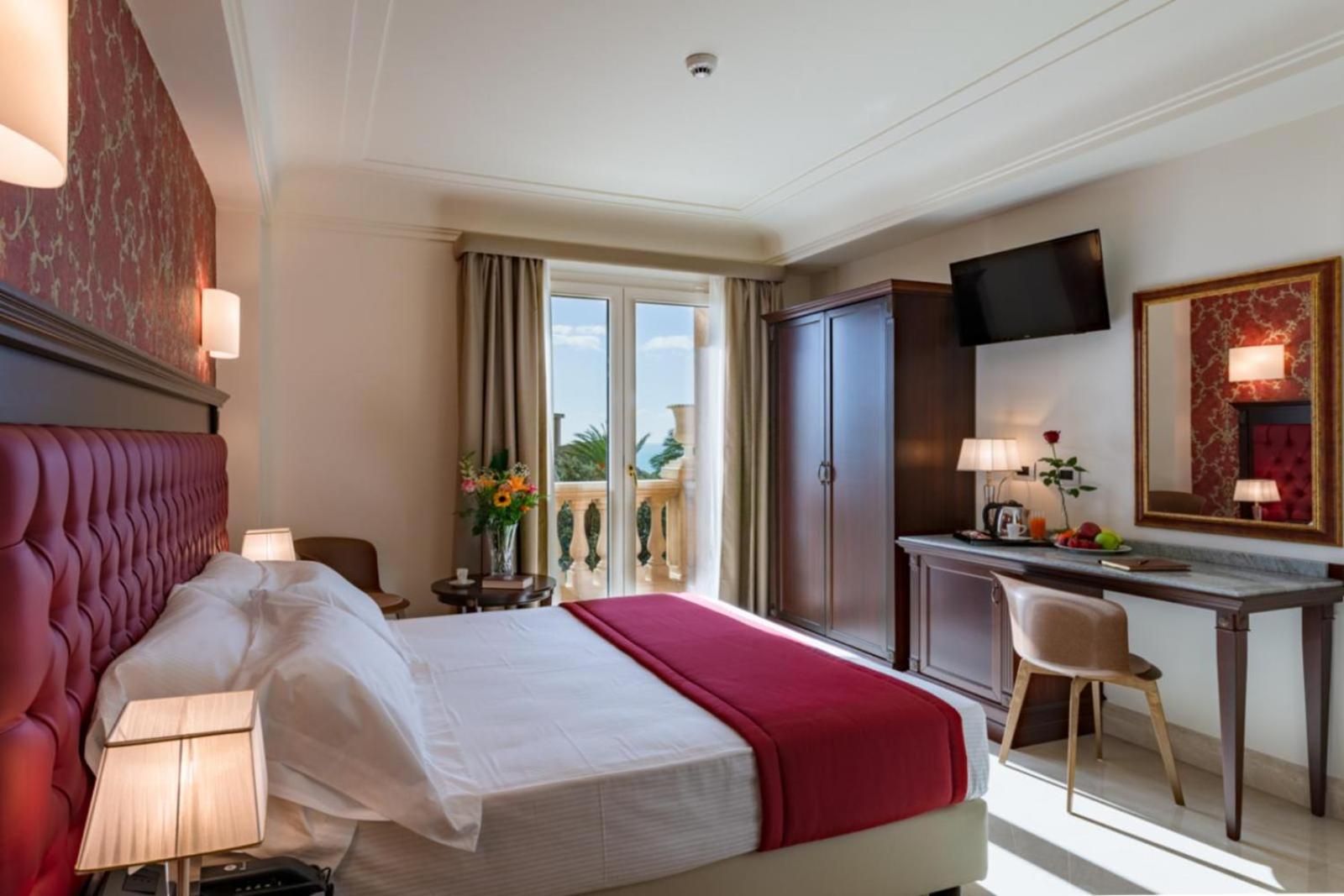Double Room with Balcony and Sea View