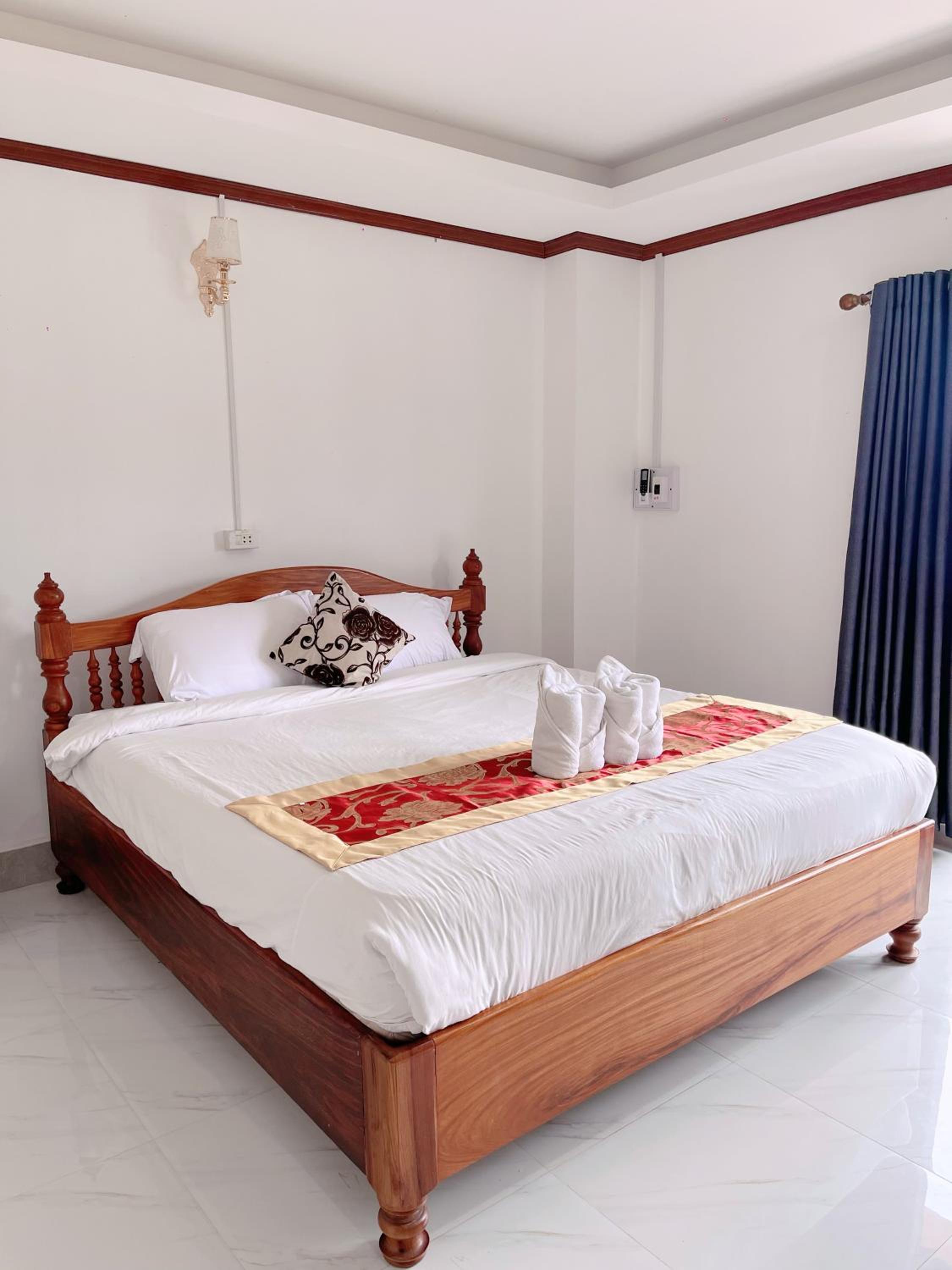Deluxe Double Room - Photo 9