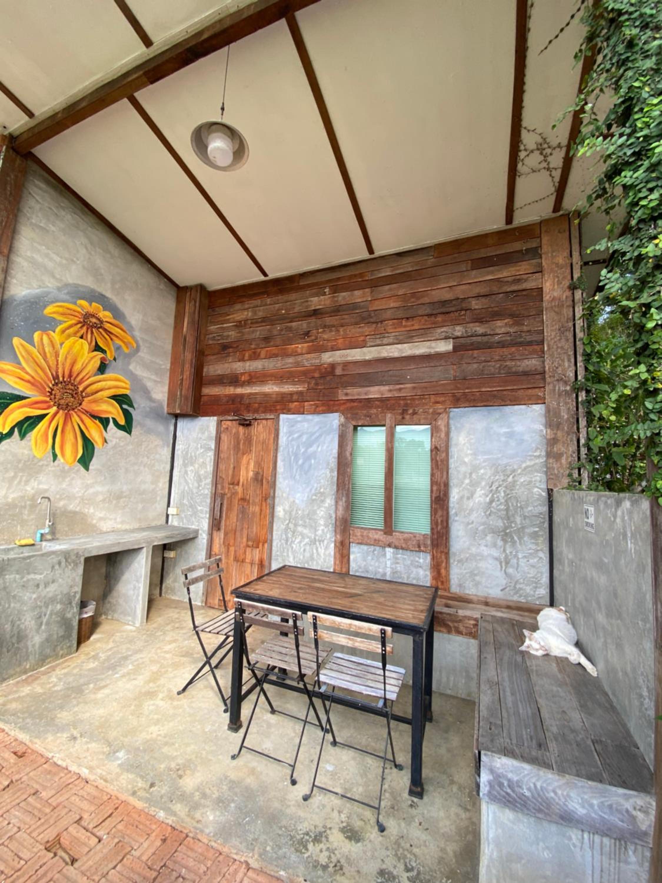 Family Room with Mountain View photo 2