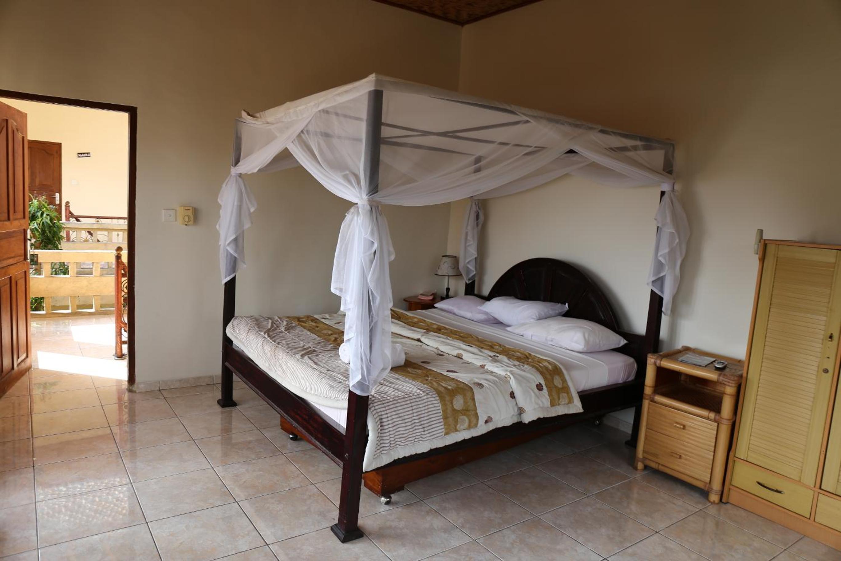 Standard Double Room with Garden View - Photo 13