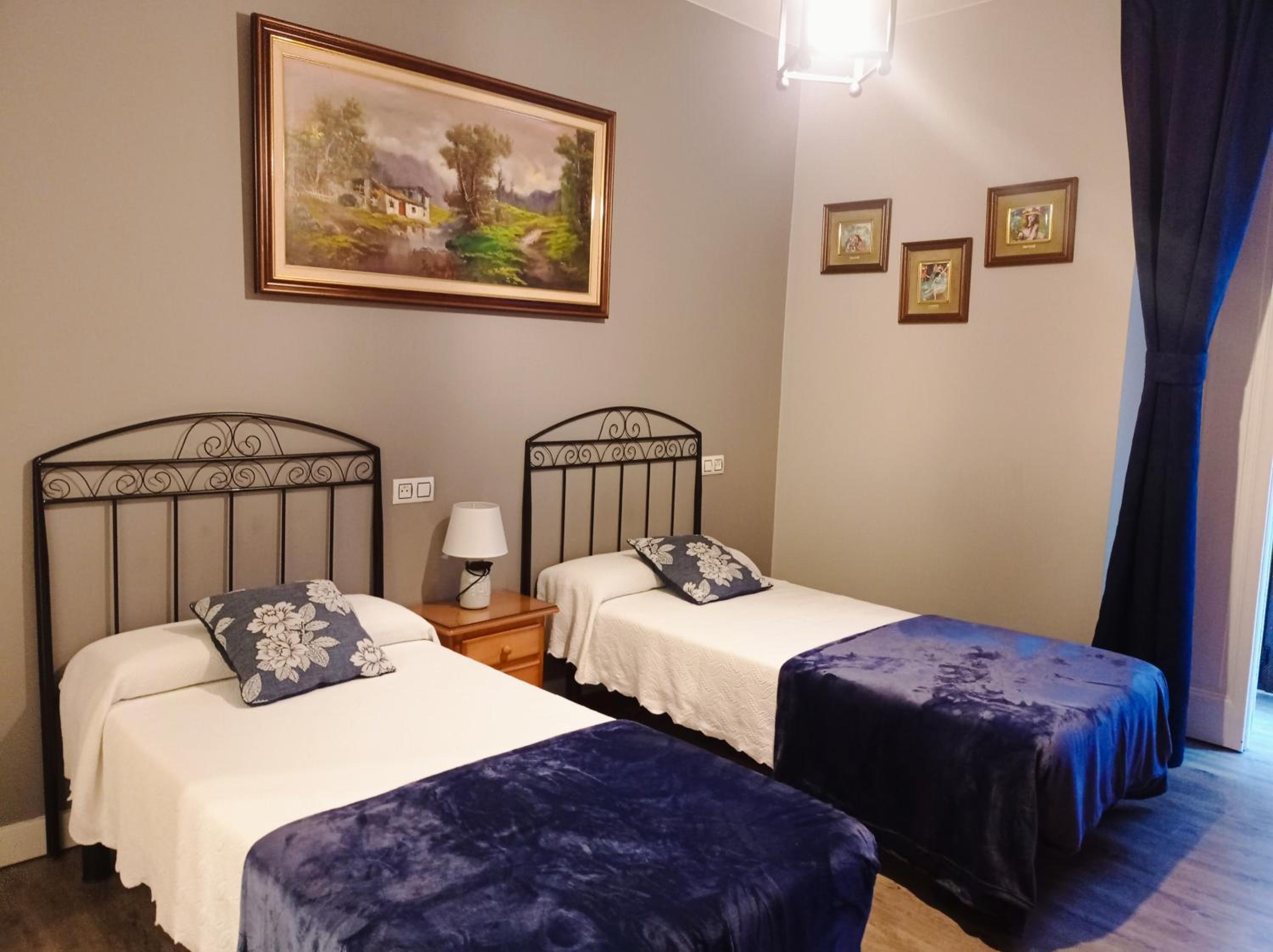 Twin Room With Bathroom, photo 7
