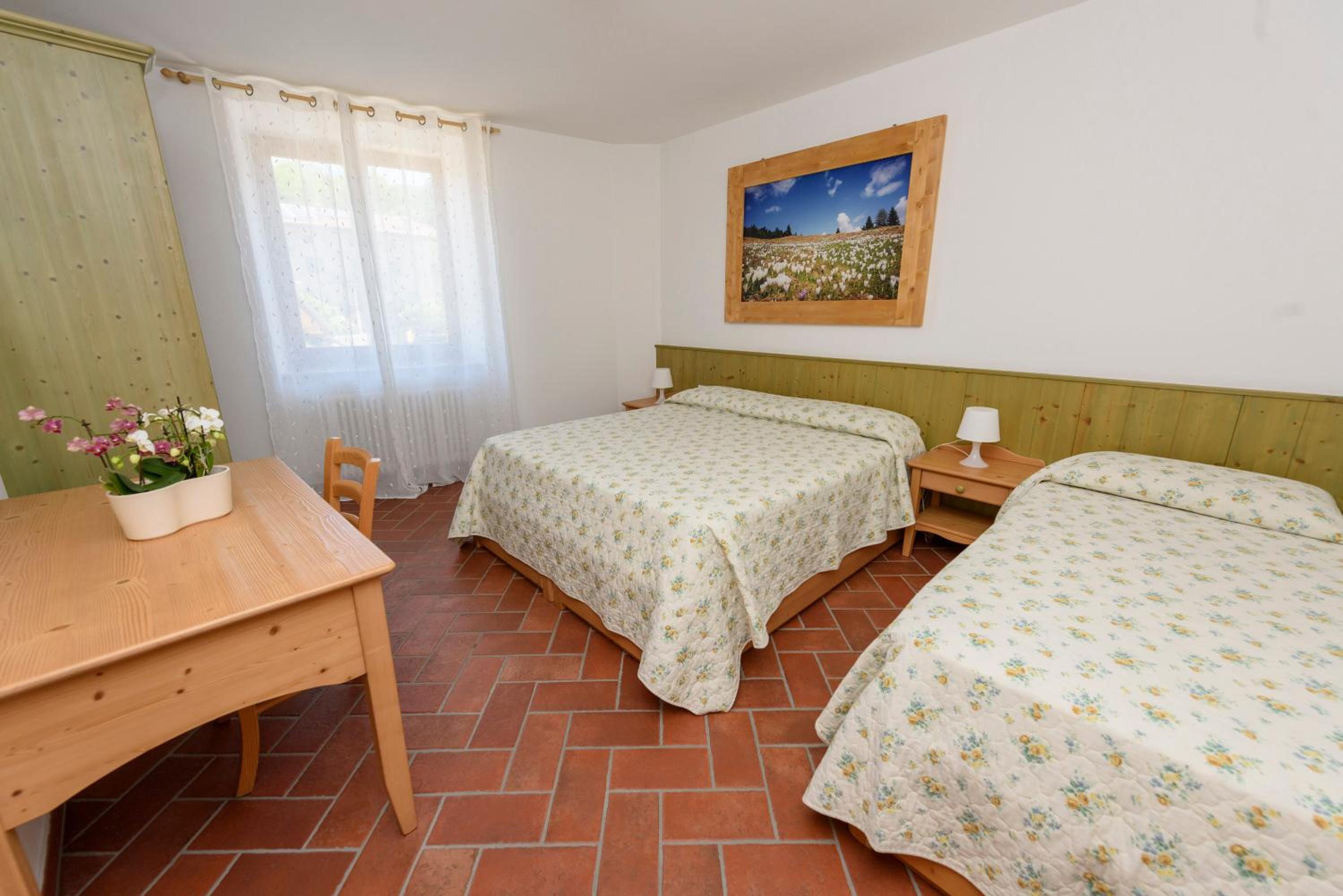 One-Bedroom Apartment - Photo 2