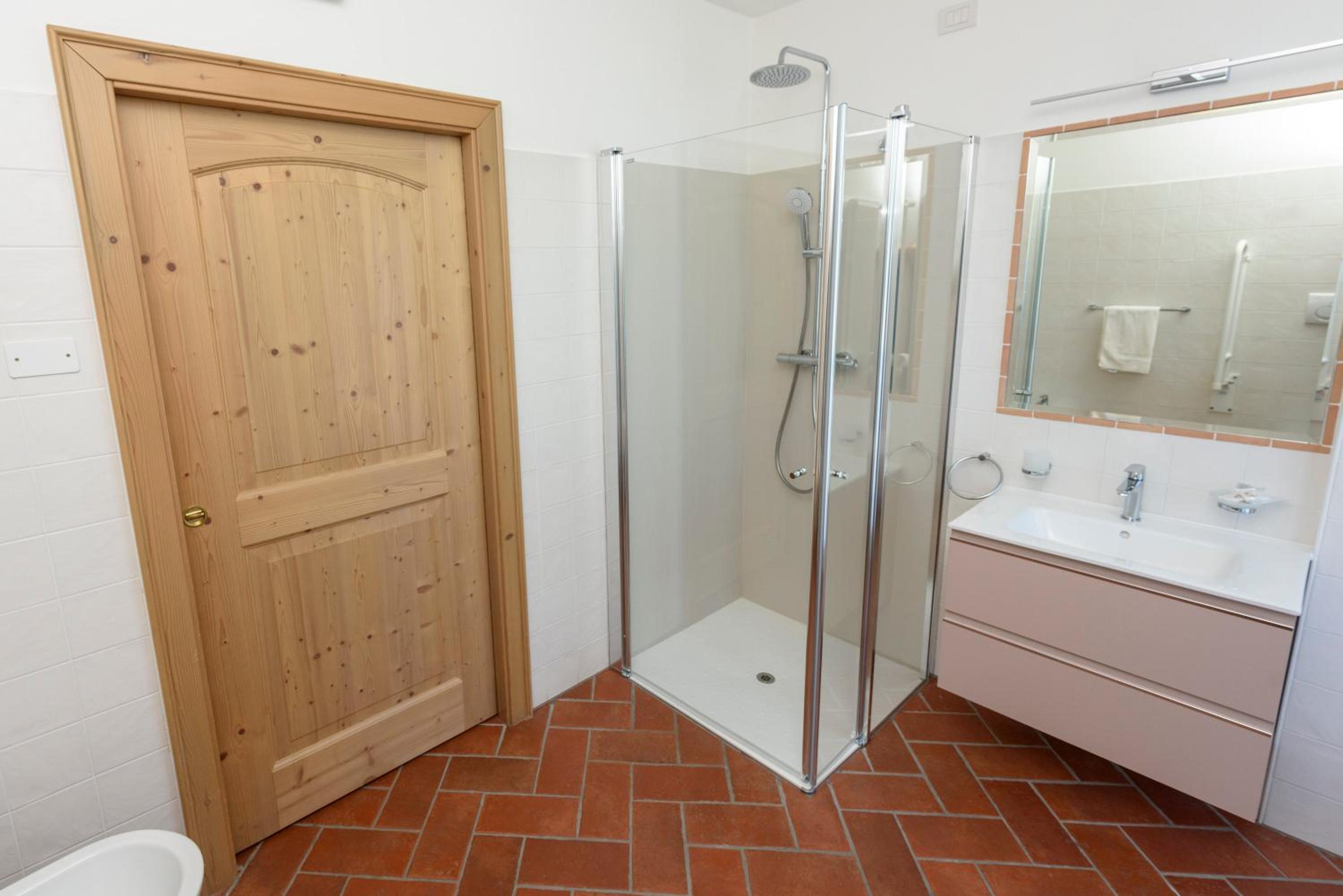 Double or Twin Room - Photo 12