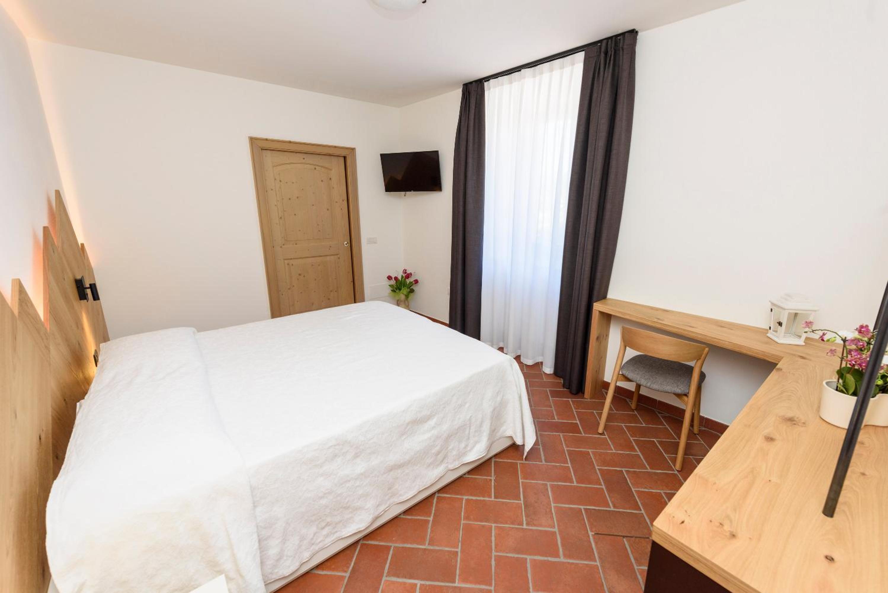 Double or Twin Room - Photo 11