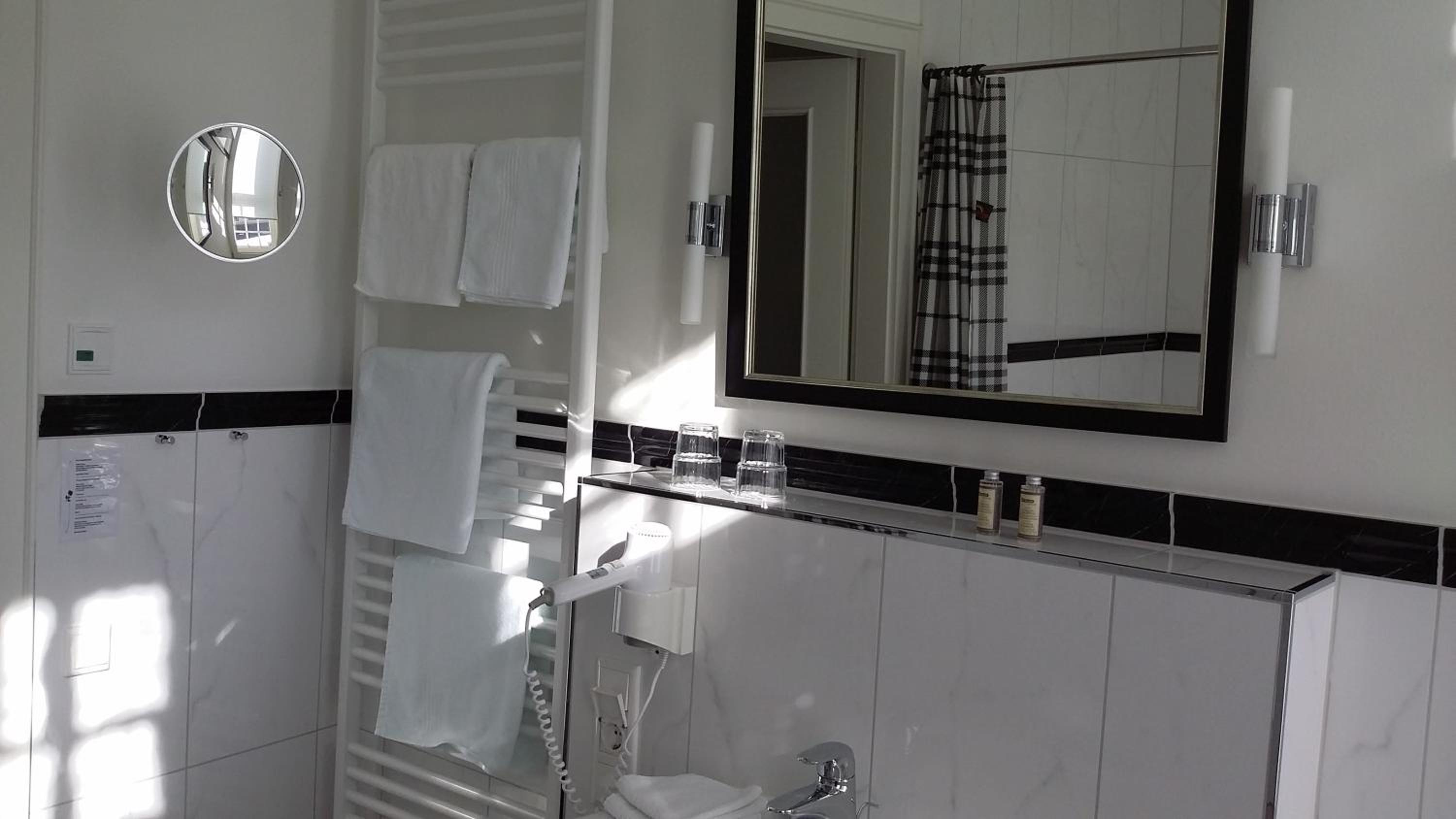 Double Room - Disability Access photo 3