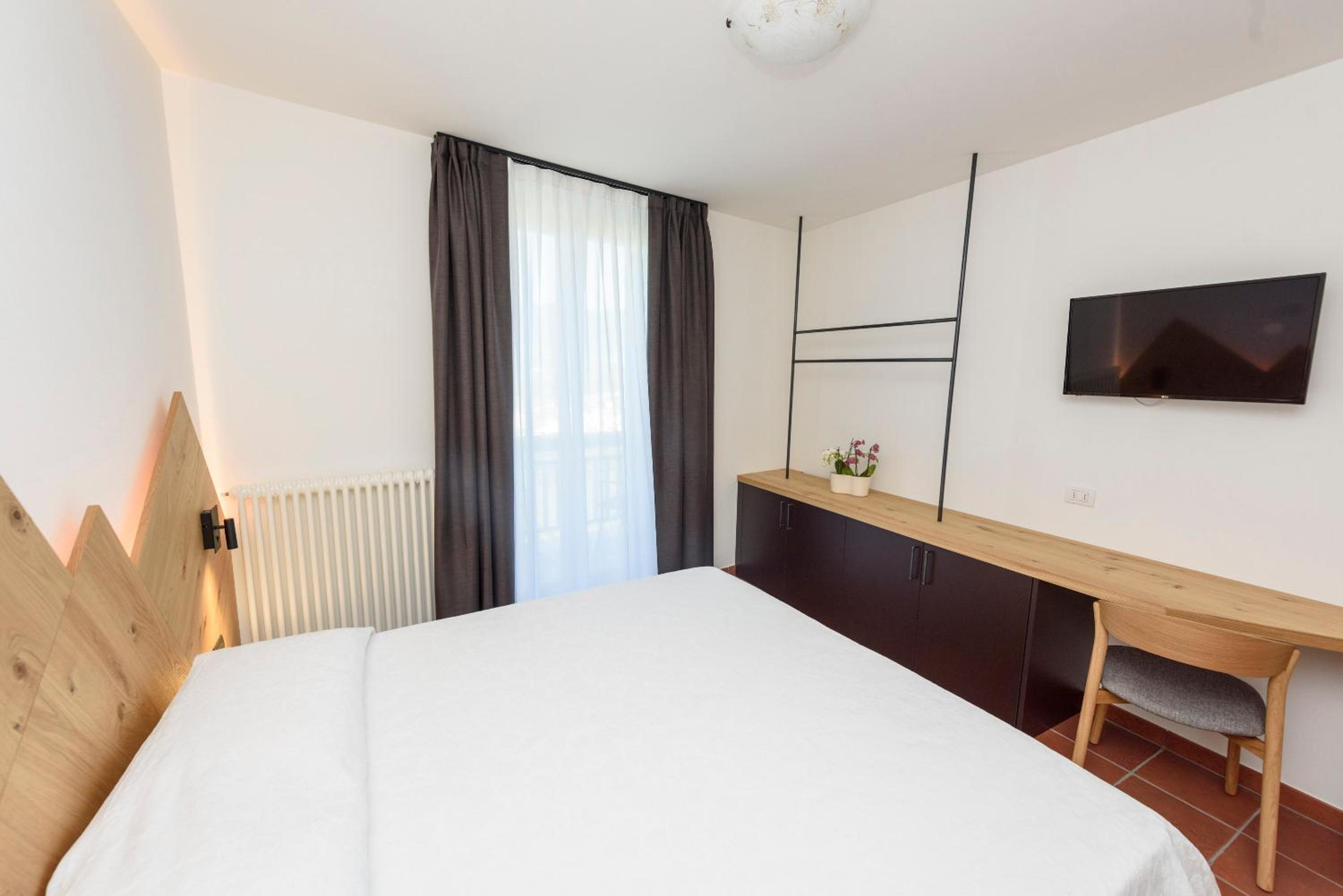 Double or Twin Room - Photo 6