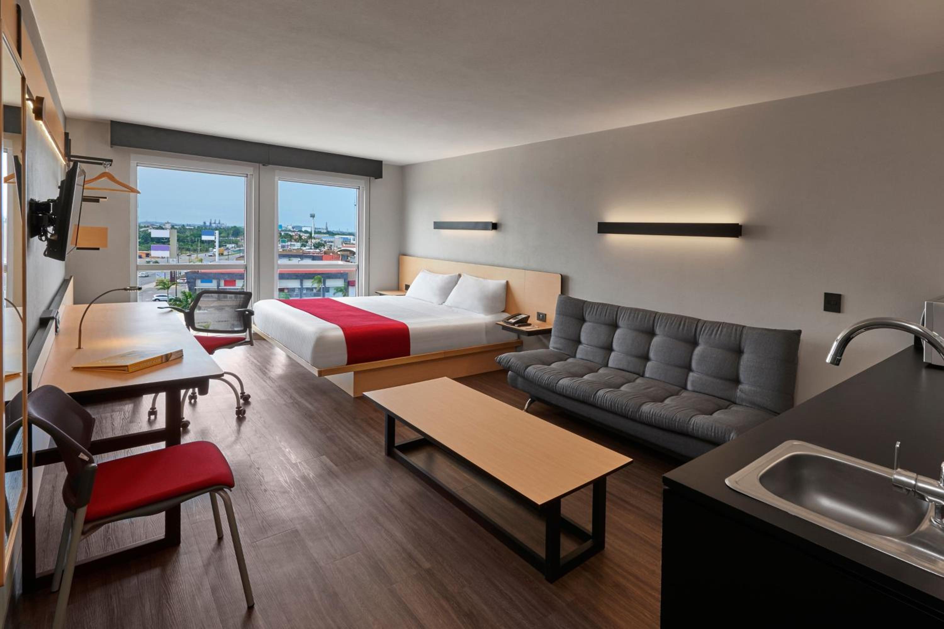 Superior King Room with Sofa Bed photo 3