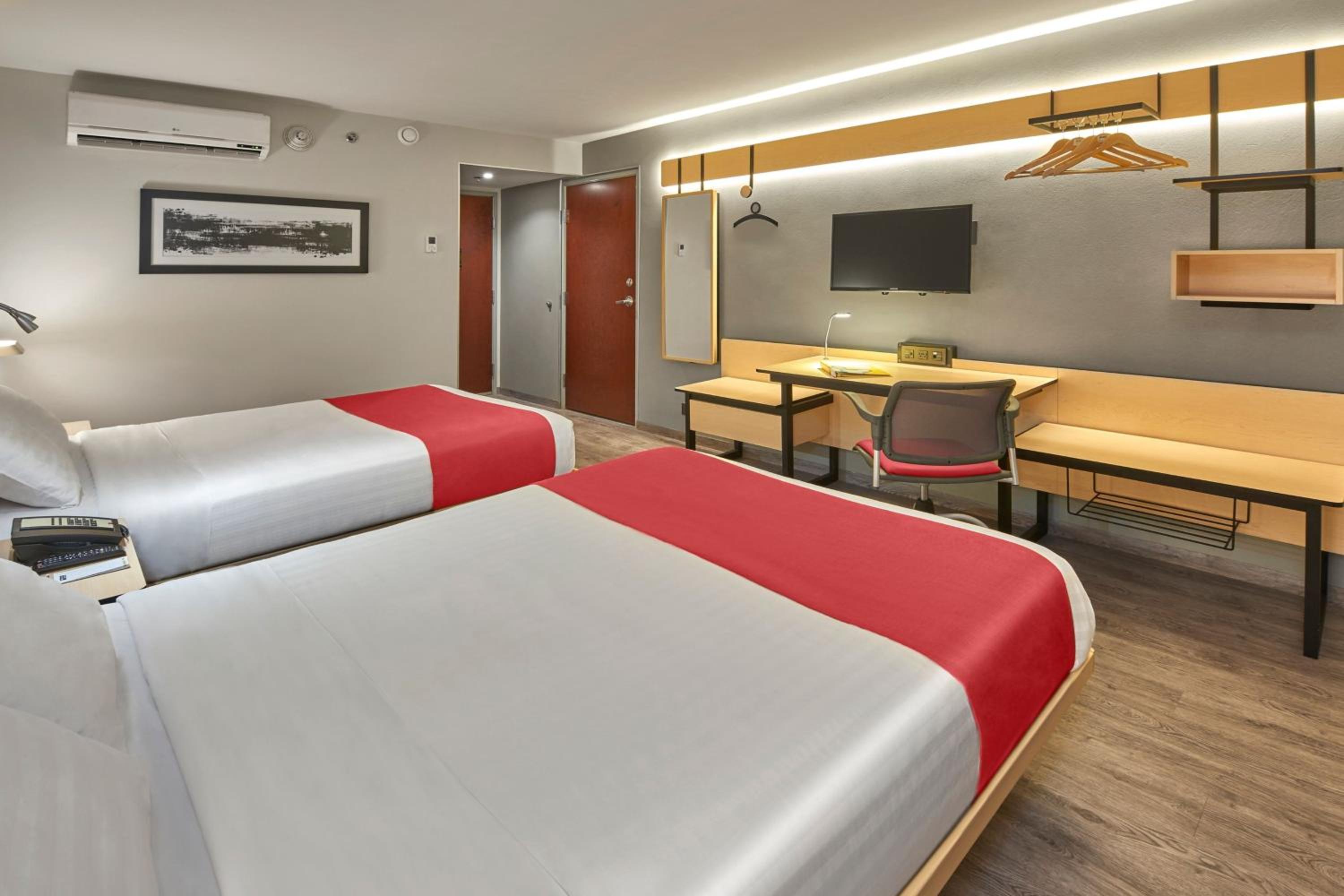 Double Room with Two Double Beds photo 3