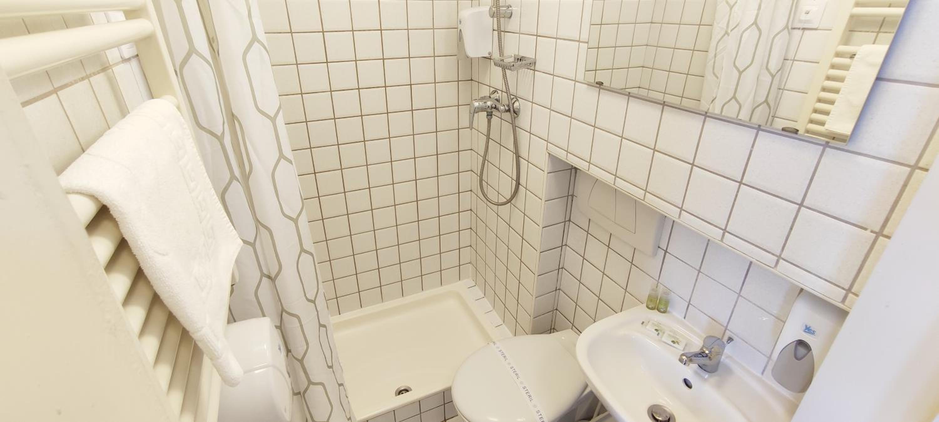 Double or Twin Room - Photo 7