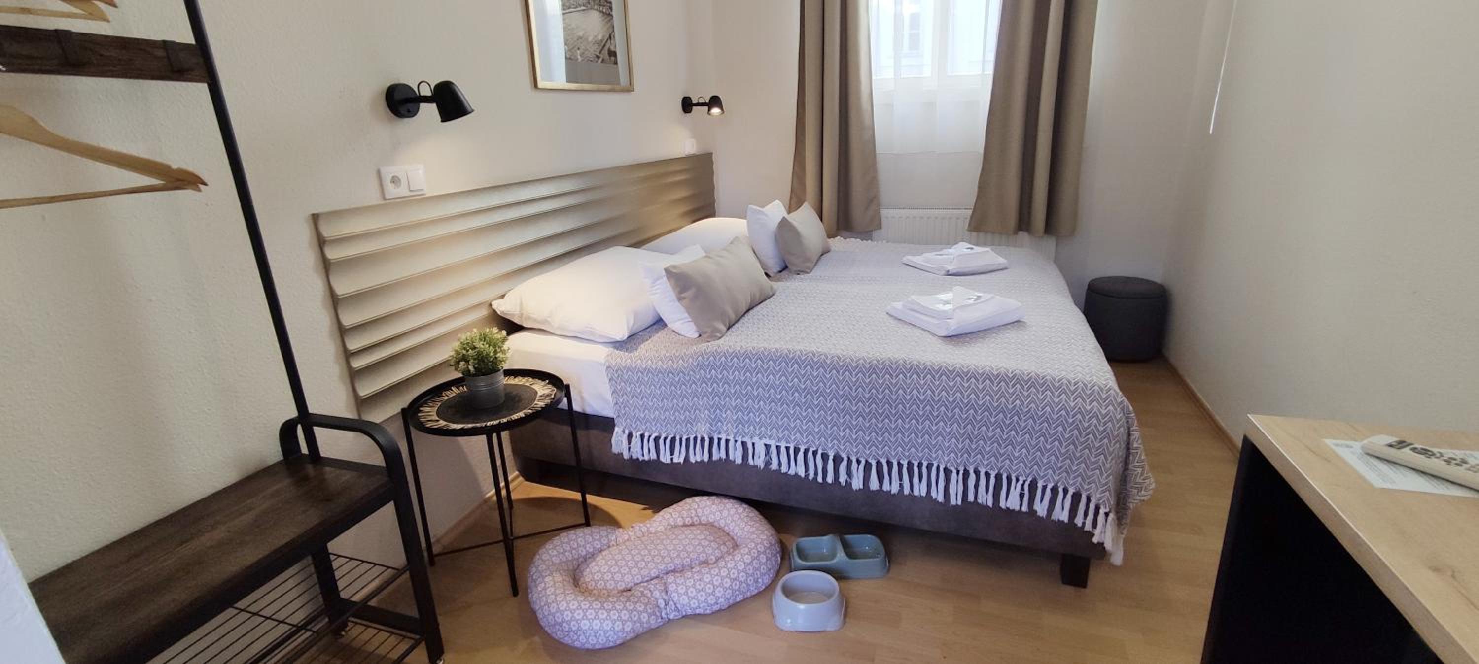 Double or Twin Room - Photo 6